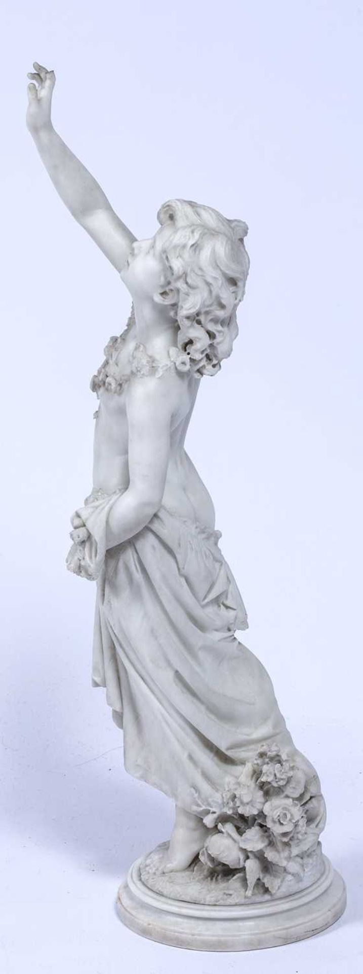 Donato Barcaglia (1849-1930) Marble sculpture of a young girl with her hand raised, on a circular - Image 5 of 6