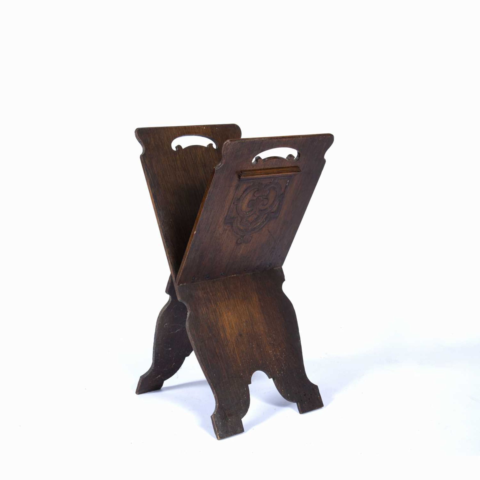 Folding carved oak book rest circa 1930, 72cm x 31cmAt present, there is no condition report