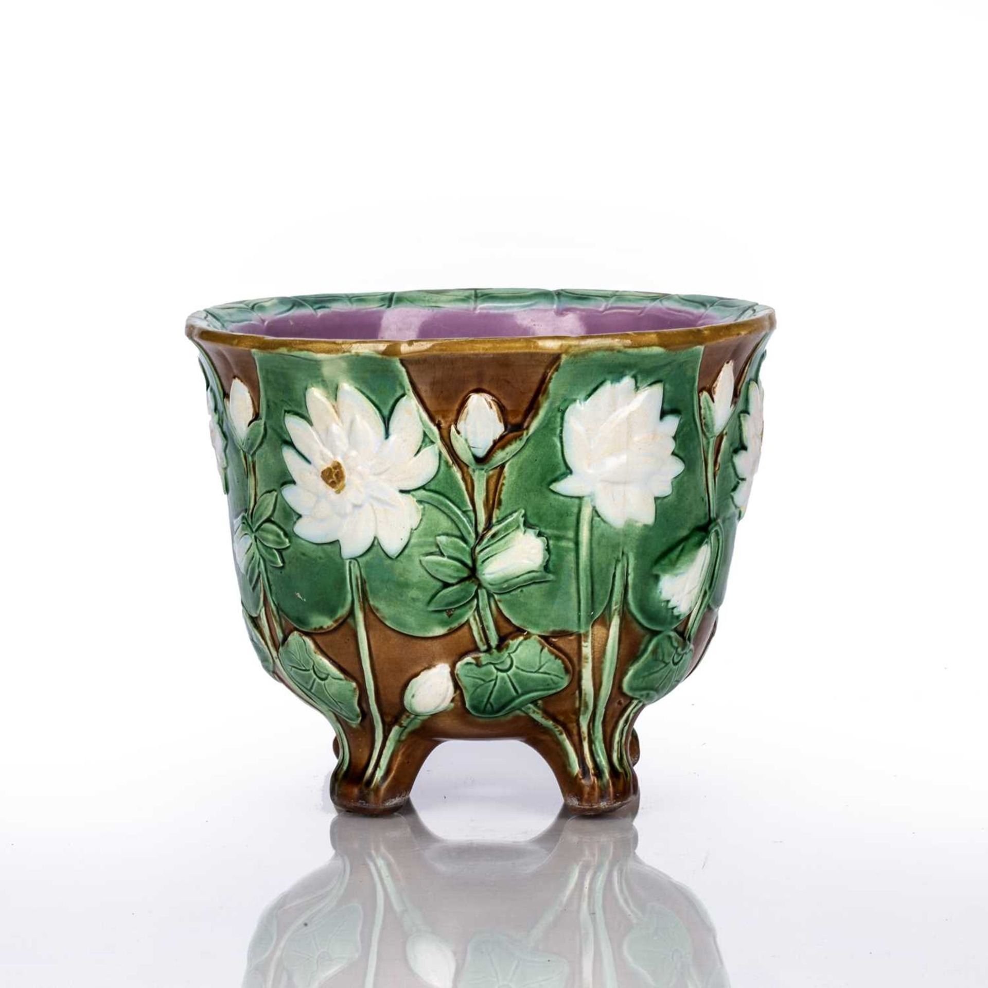 In the manner of George Jones Majolica jardiniere, decorated with water lilies, unmarked, 18cm