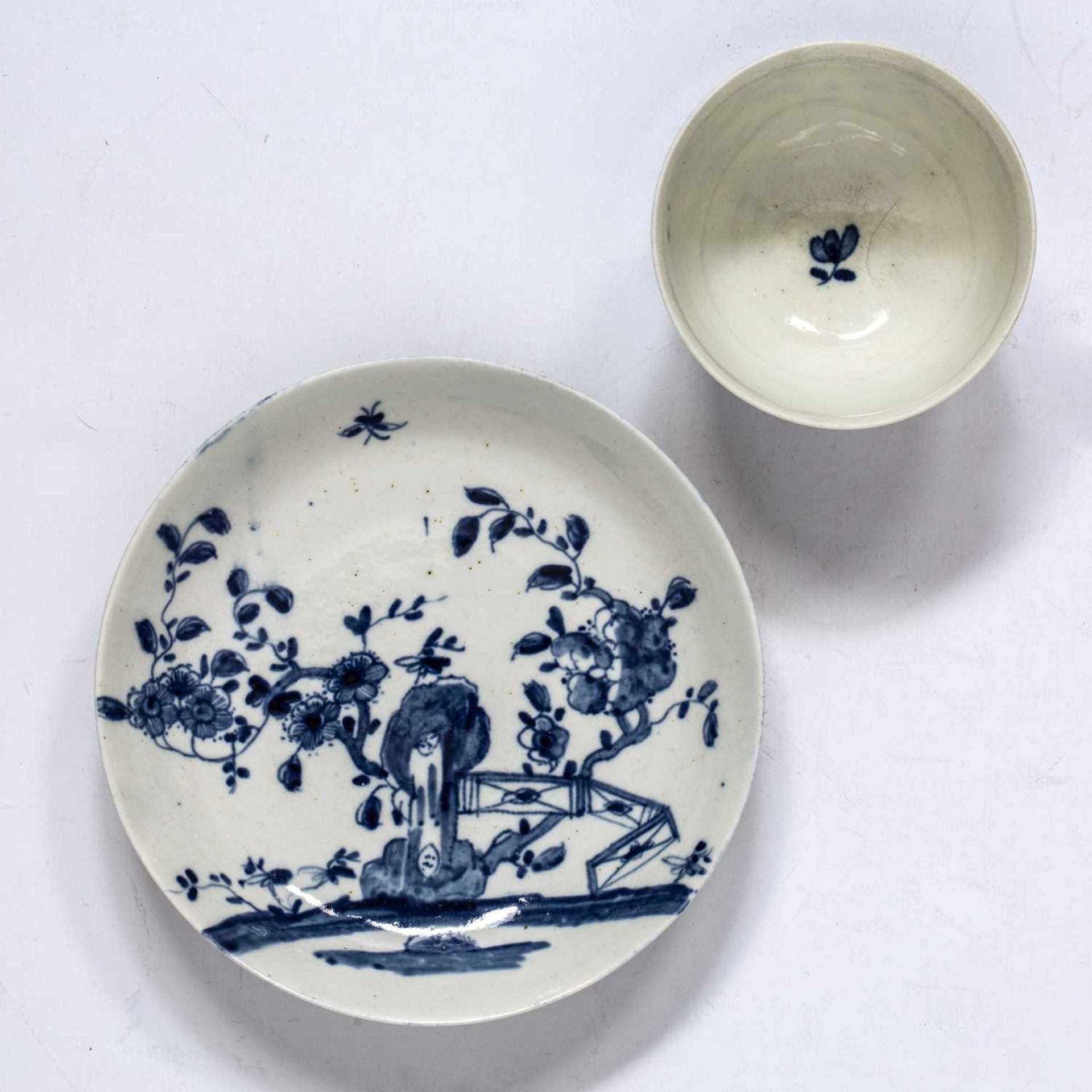 Worcester tea bowl and saucer circa 1754, decorated with prunus fence pattern, Workmans mark to - Image 2 of 6