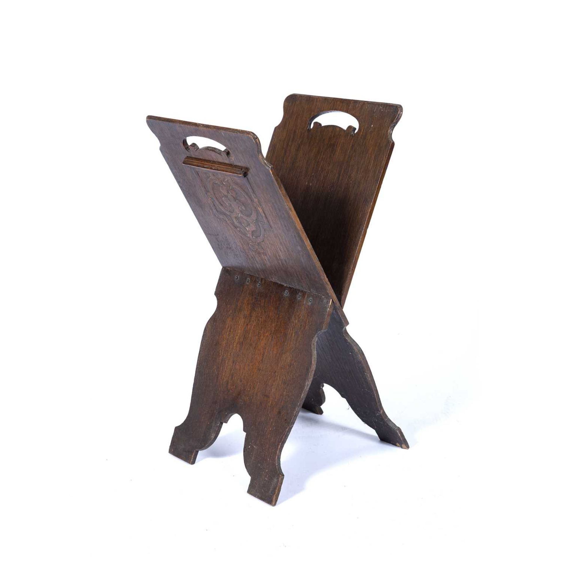 Folding carved oak book rest circa 1930, 72cm x 31cmAt present, there is no condition report - Bild 2 aus 3