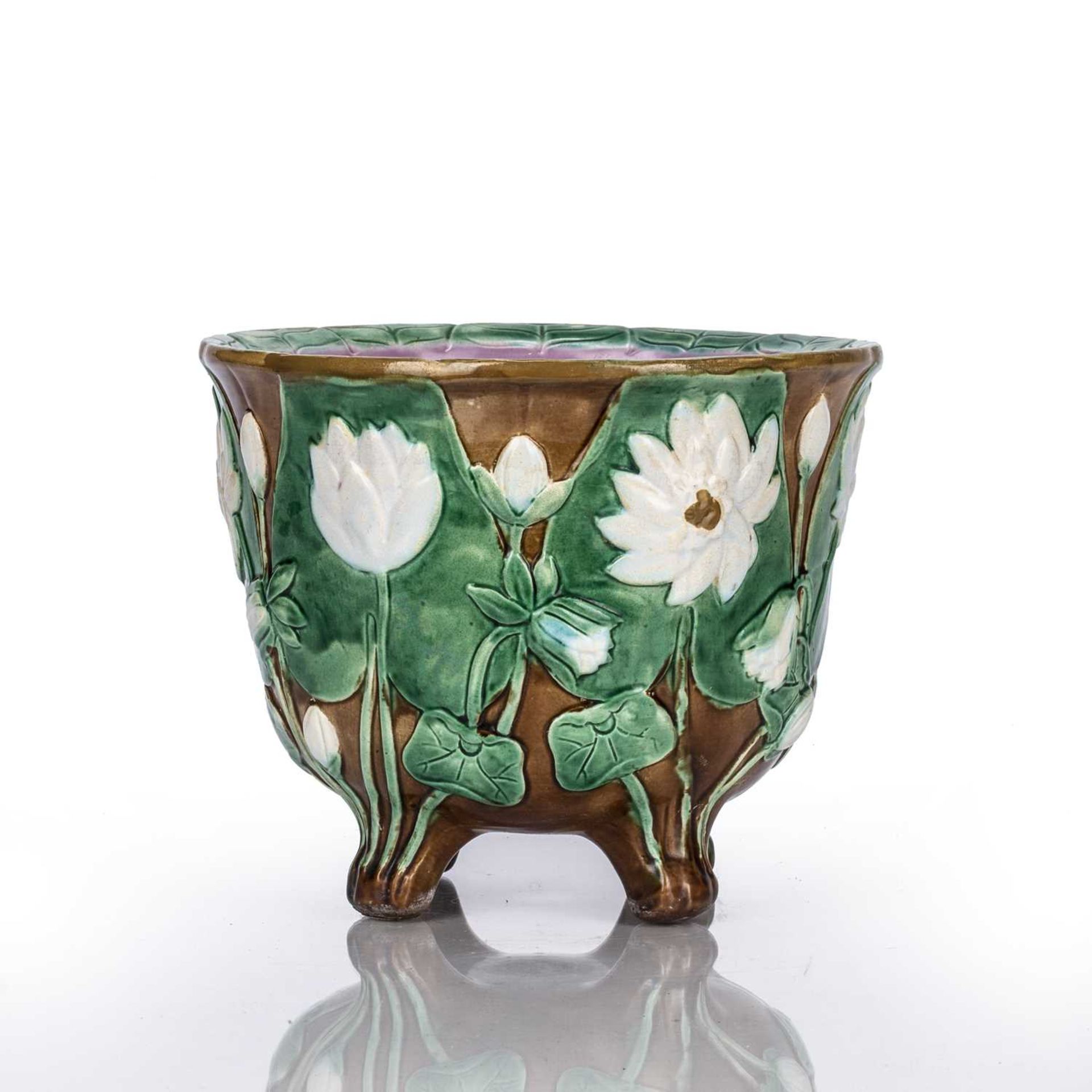 In the manner of George Jones Majolica jardiniere, decorated with water lilies, unmarked, 18cm - Image 2 of 4