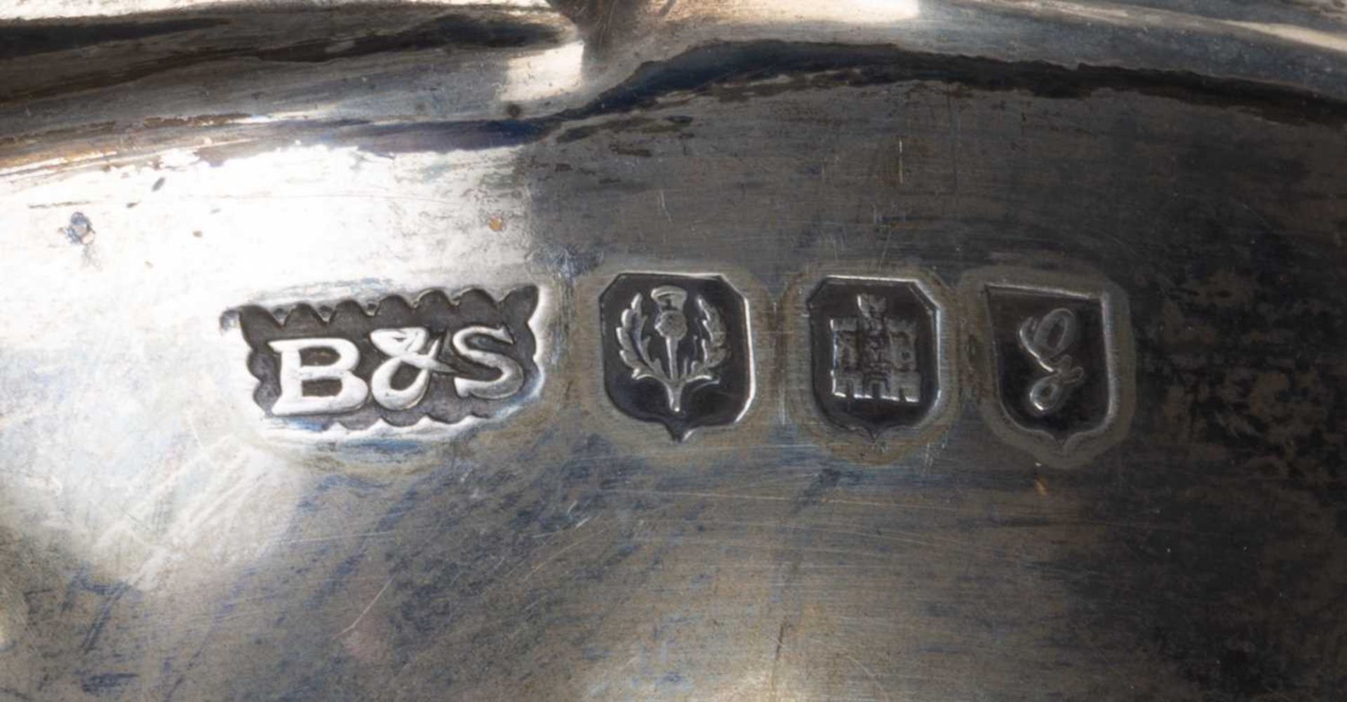 Collection of silver to include: a pair of silver quaichs, bearing marks for Brook & Son, Edinburgh, - Bild 3 aus 3