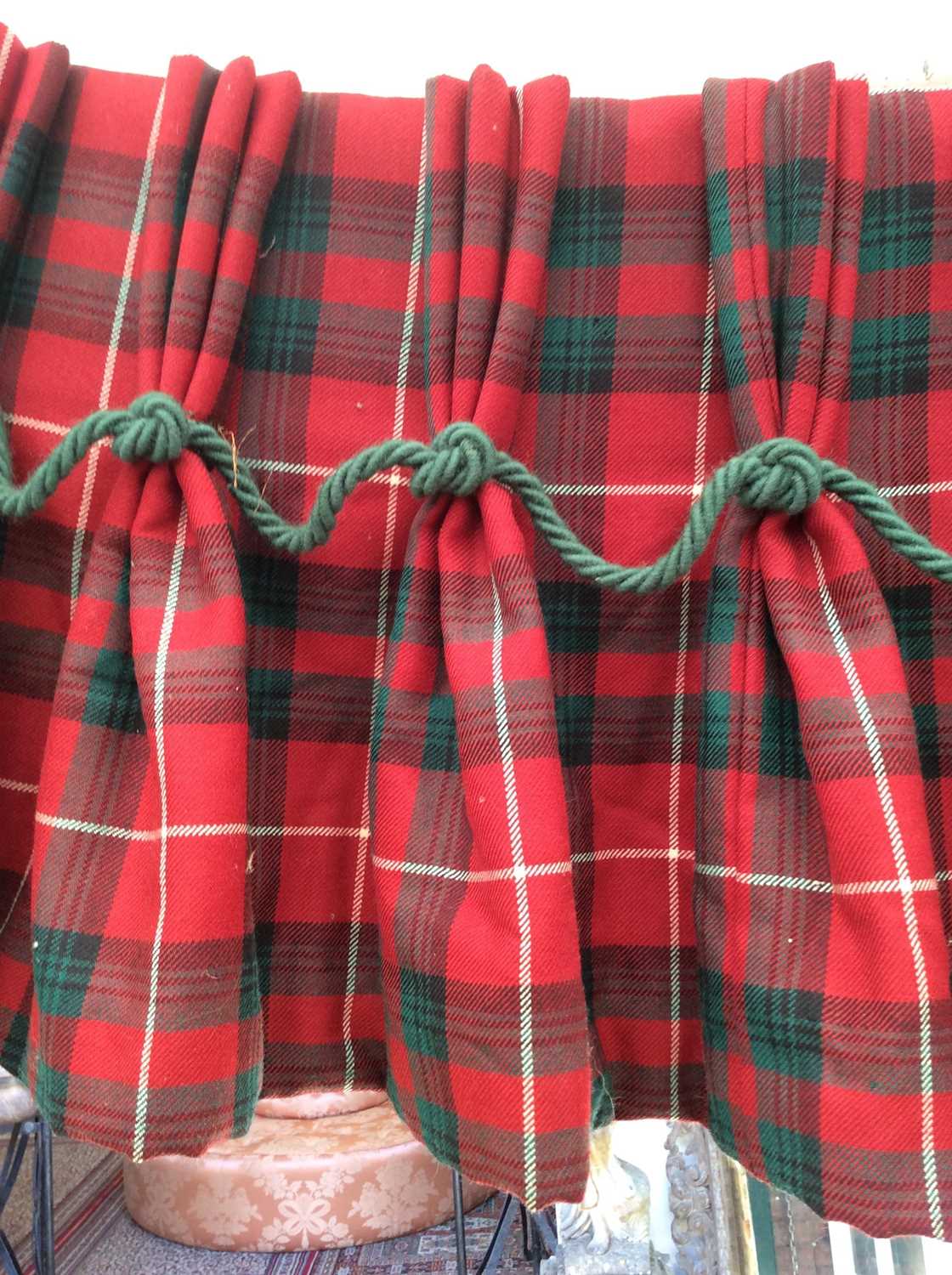 A pair of interlined tartan curtains and matching pelmet, each curtain 260cm wide, 230cm high (3) - Image 4 of 6