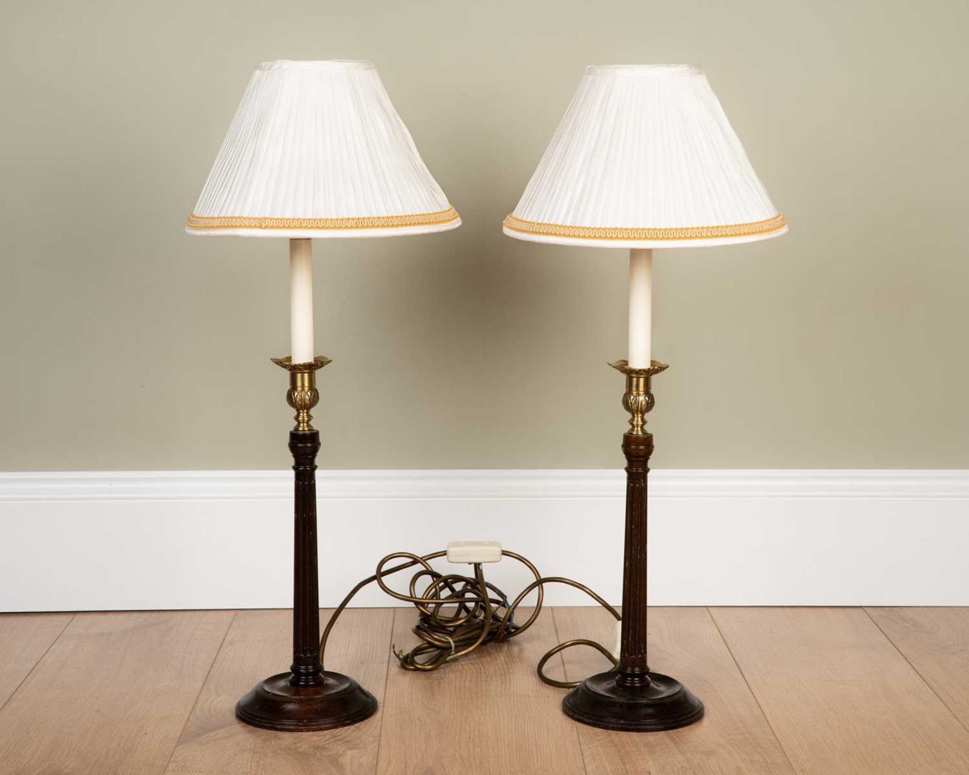 A pair of Georgian III-style mahogany and brass table lamps with fluted columns and spreaded