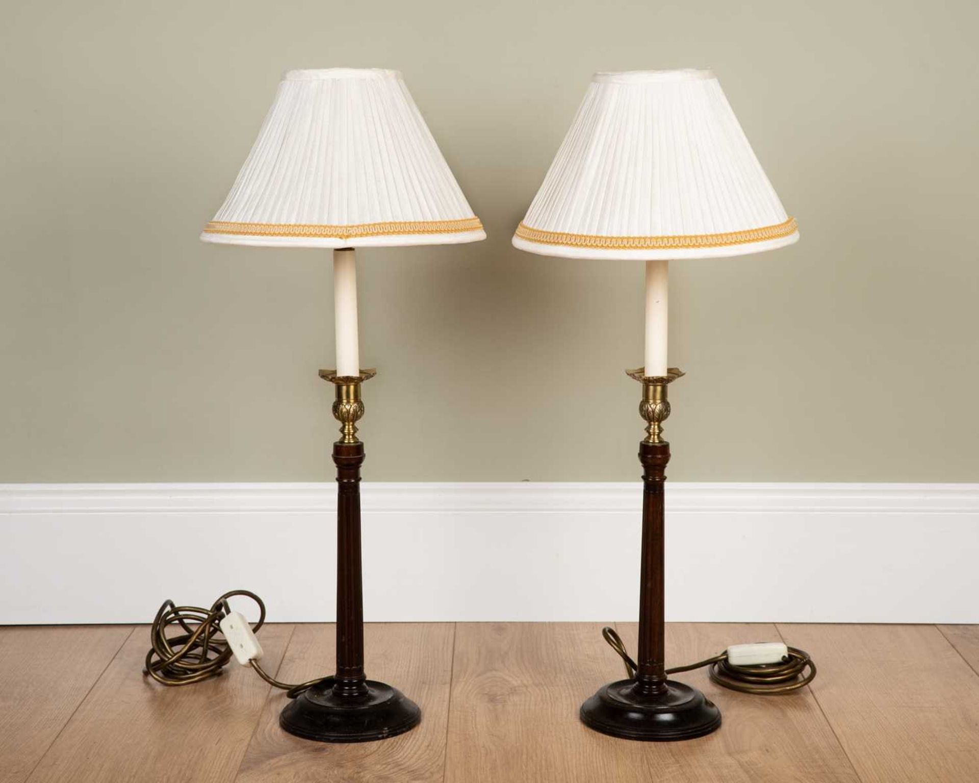 A pair of Georgian III-style mahogany and brass table lamps with fluted columns and spreaded