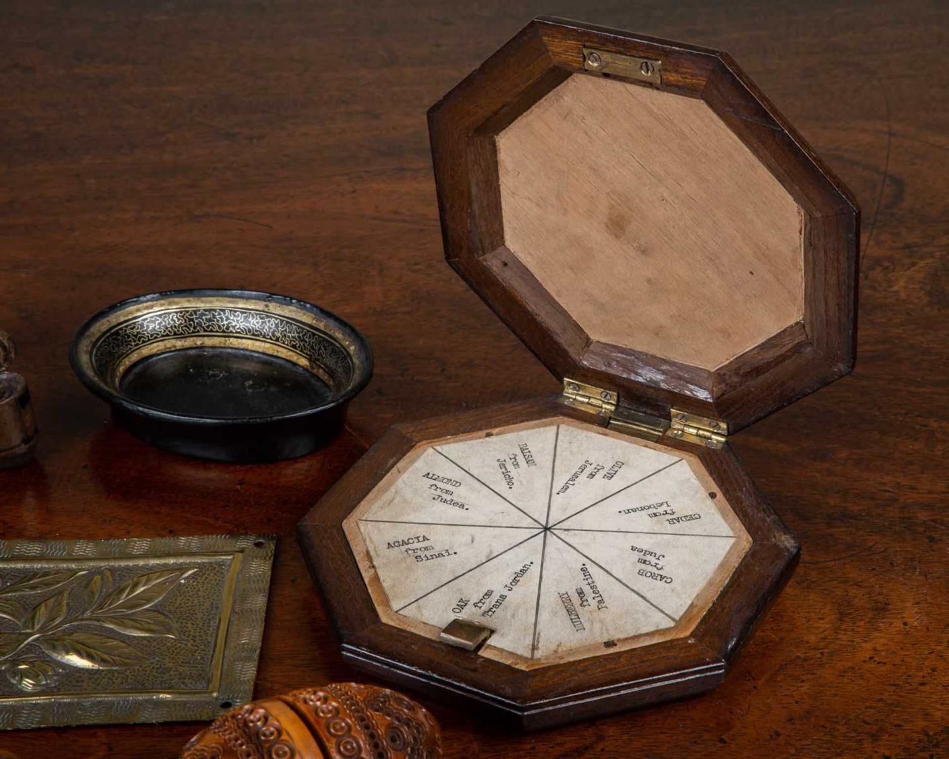 A collection of various 19th century snuff boxes and bijouterie to include three horn snuff boxes - Image 3 of 3