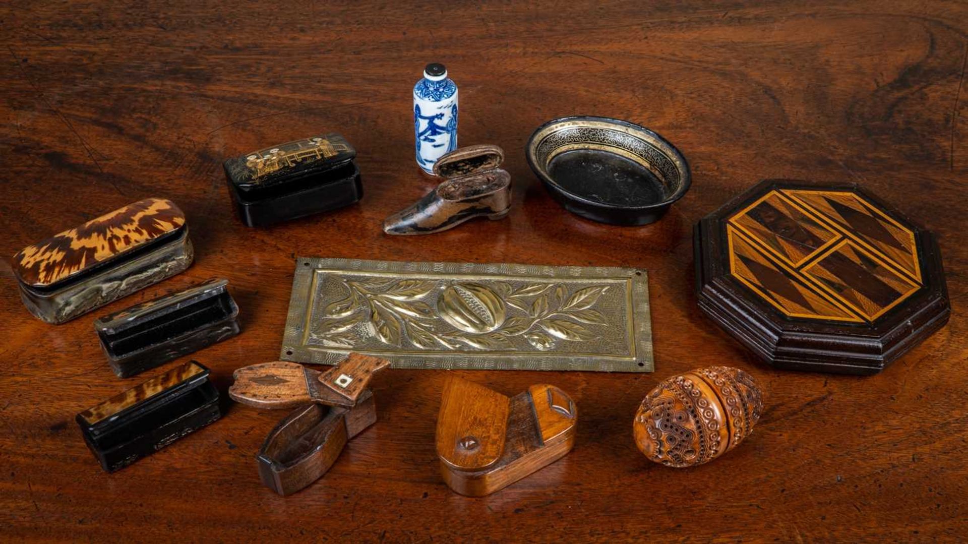 A collection of various 19th century snuff boxes and bijouterie to include three horn snuff boxes