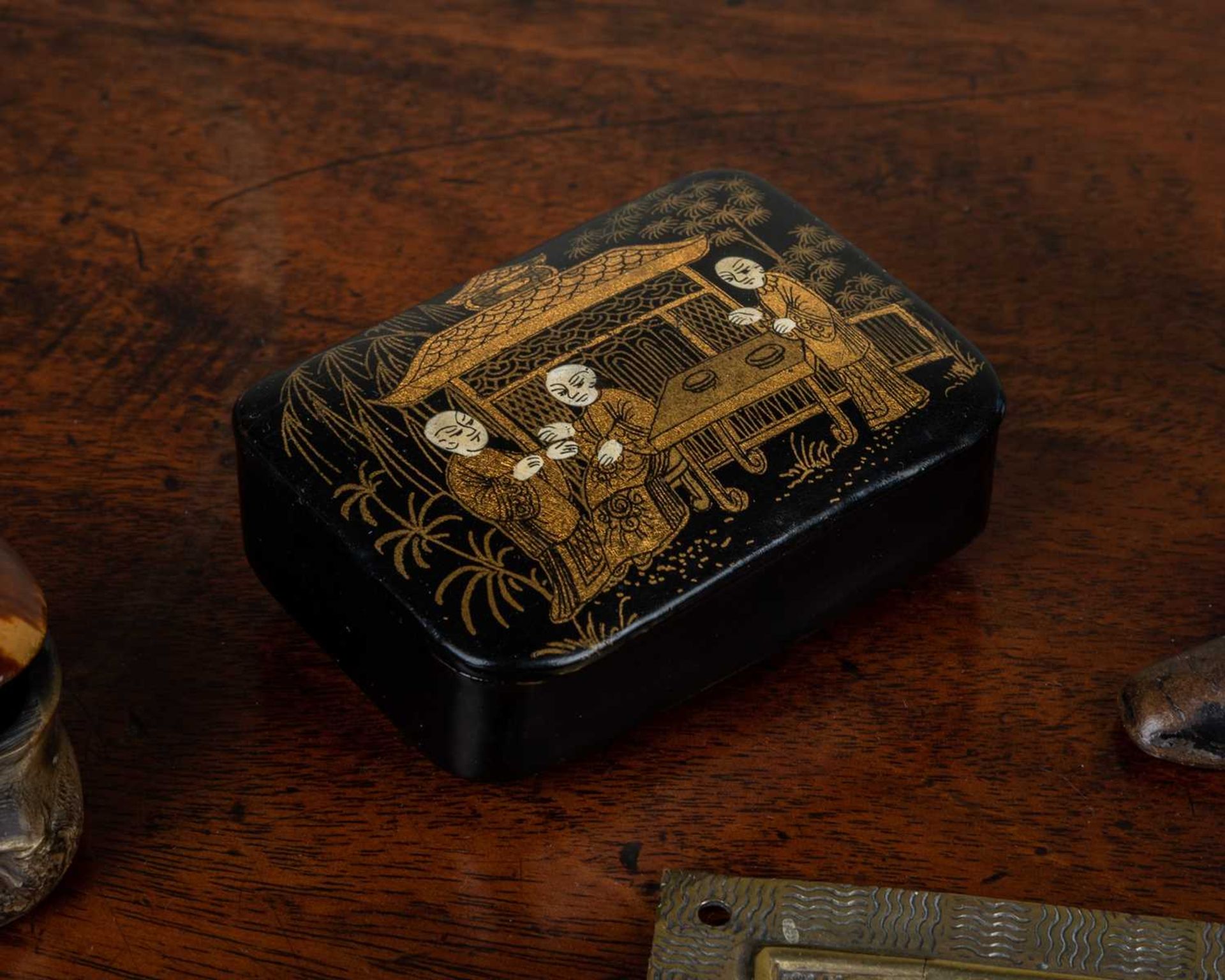 A collection of various 19th century snuff boxes and bijouterie to include three horn snuff boxes - Image 2 of 3