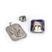 Small collection of jewellery comprising of: a white metal and ceramic brooch with enamel