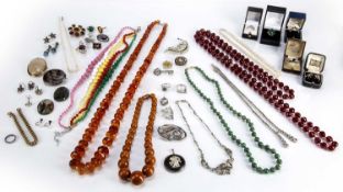 Collection of jewellery comprising of: costume jewellery, bead necklaces, brooches, etc, a pair of