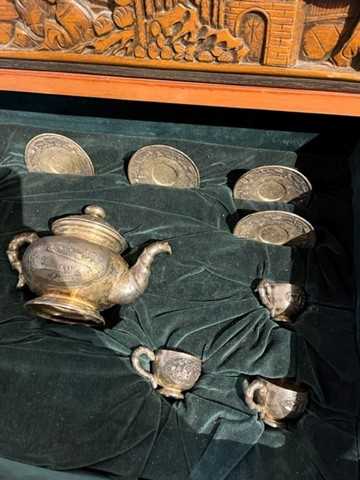 An extensive Vietnamese silver tea service, relief decorated and engraved with landscape - Image 9 of 10