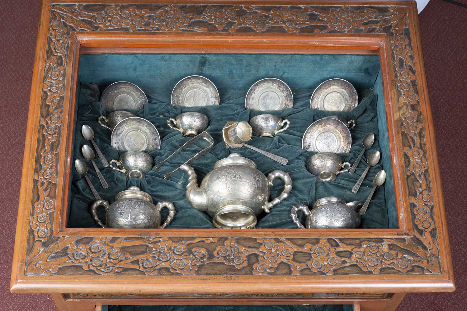 An extensive Vietnamese silver tea service, relief decorated and engraved with landscape - Image 4 of 10