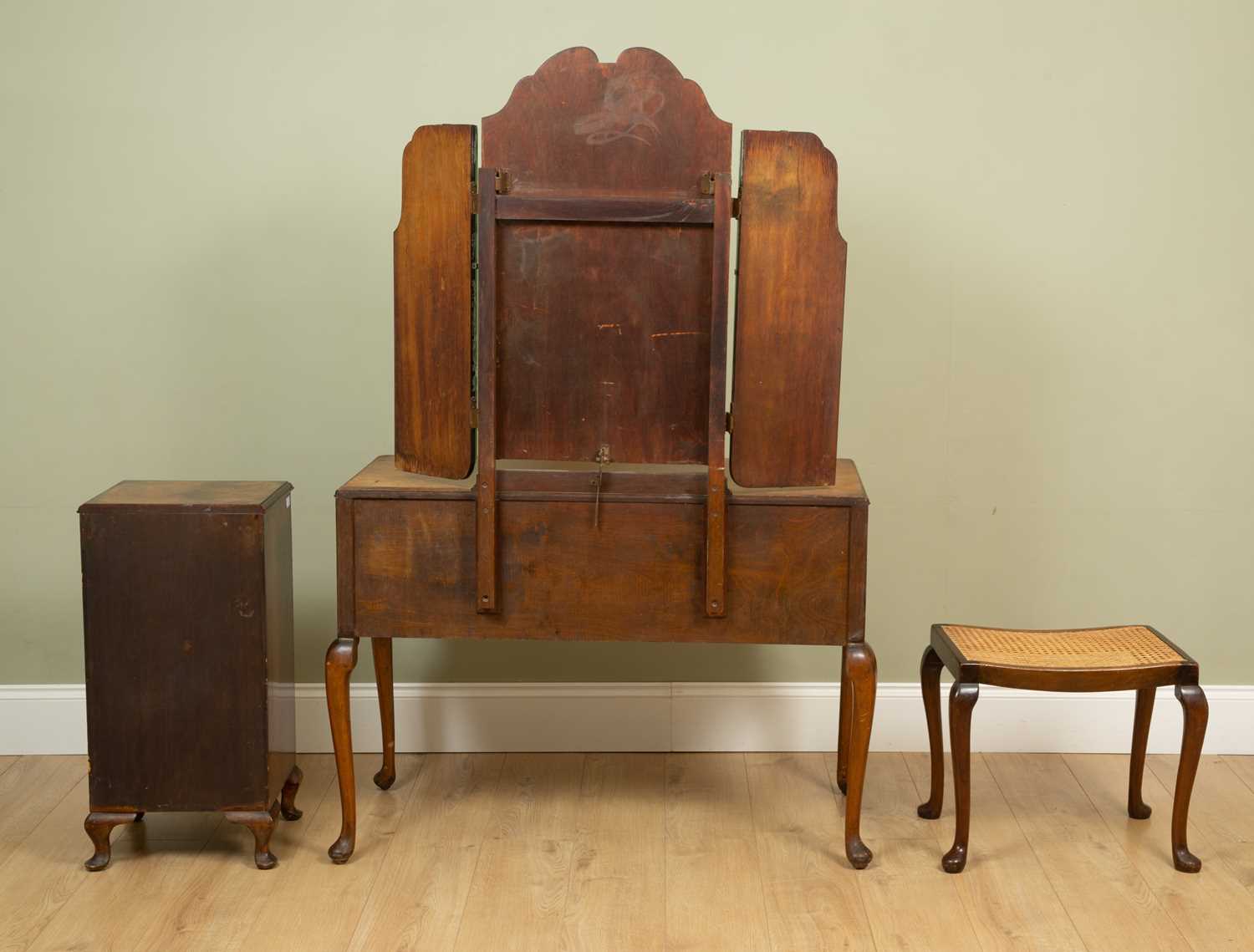 A group of walnut bedroom furniture consisting of a chest on chest in the Georgian style on short - Image 8 of 9