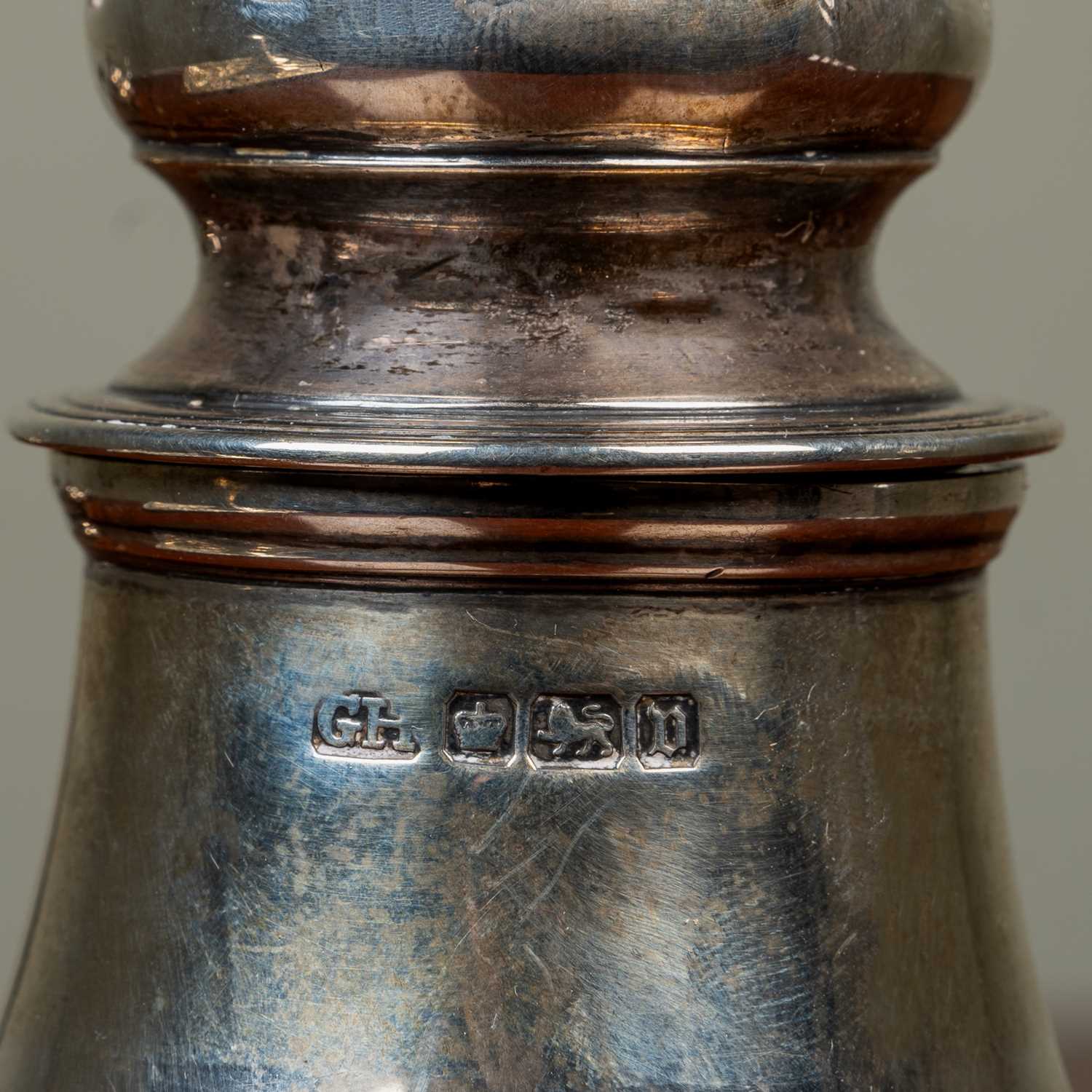 A silver dressing table tray, 29.2cm wide, a castor, a sweet meat dish on stand, and a silver - Image 4 of 5