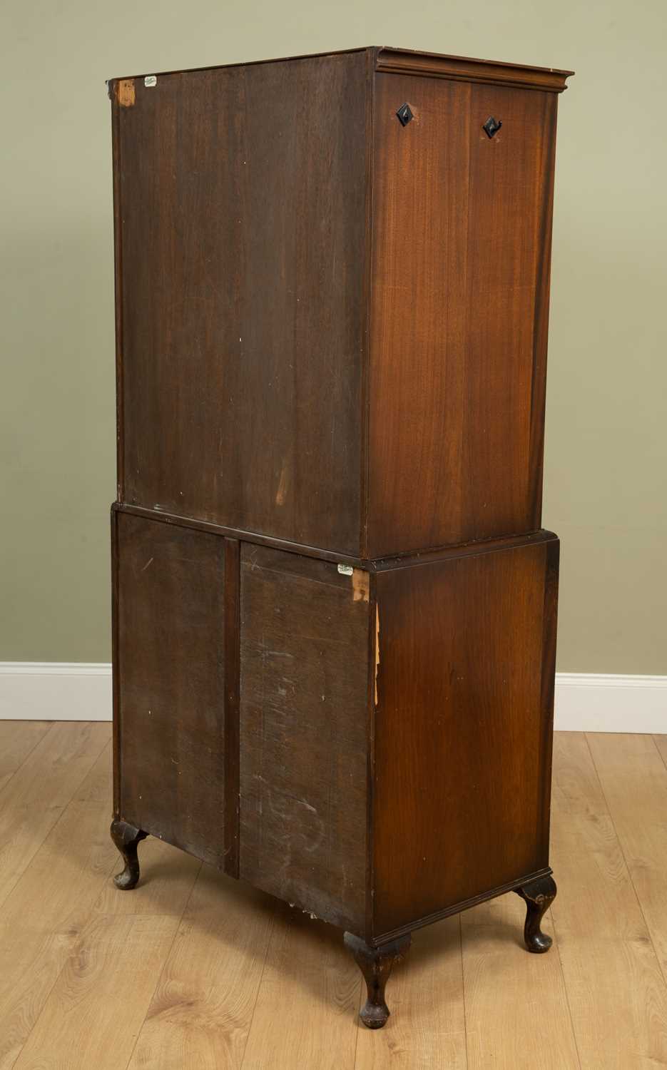 A group of walnut bedroom furniture consisting of a chest on chest in the Georgian style on short - Image 3 of 9