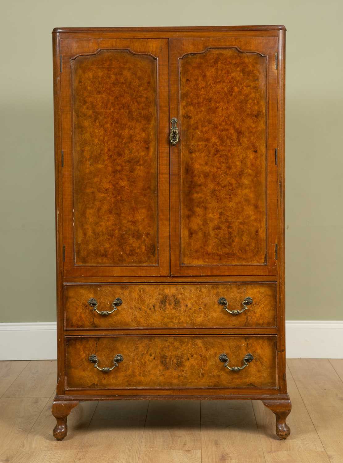 A group of walnut bedroom furniture consisting of a chest on chest in the Georgian style on short - Image 4 of 9
