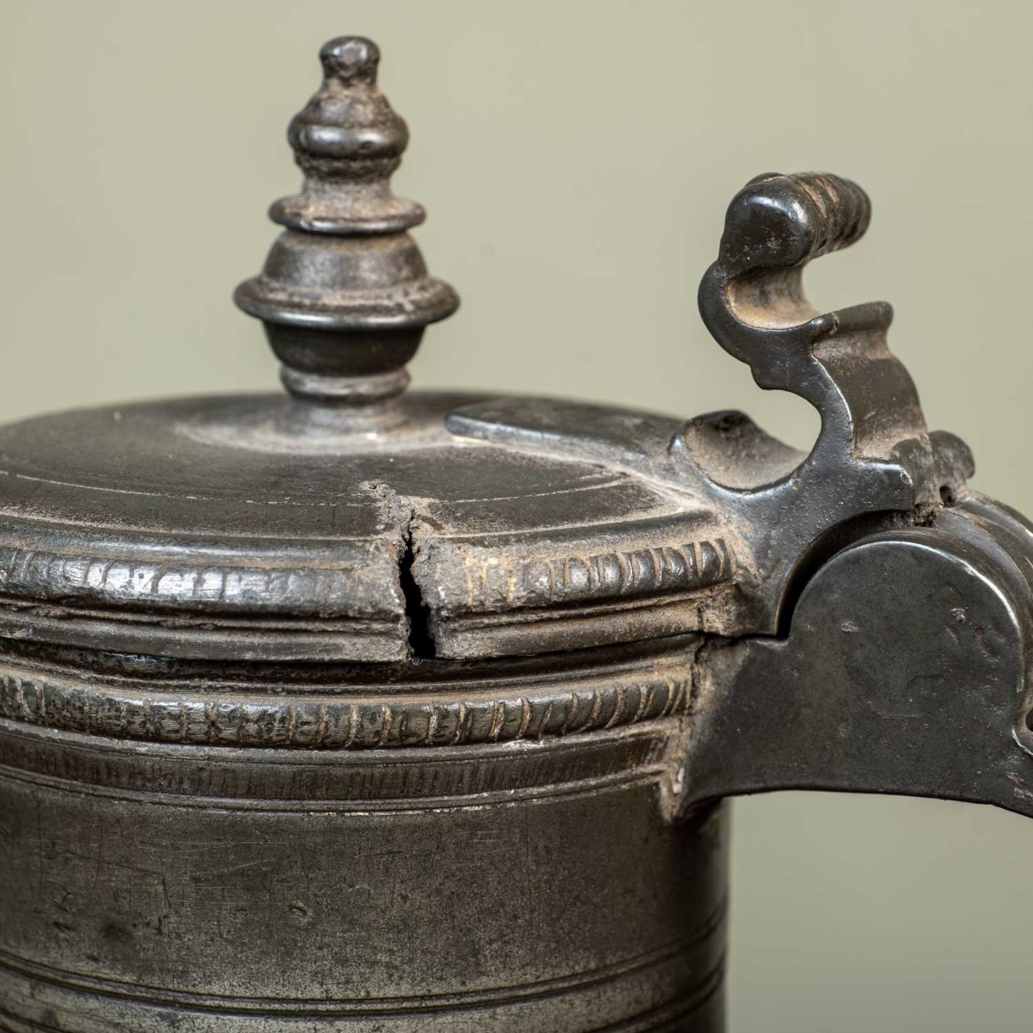 An antique continental pewter lidded tankard, possibly 18th Century Dutch, with crest and - Image 3 of 18