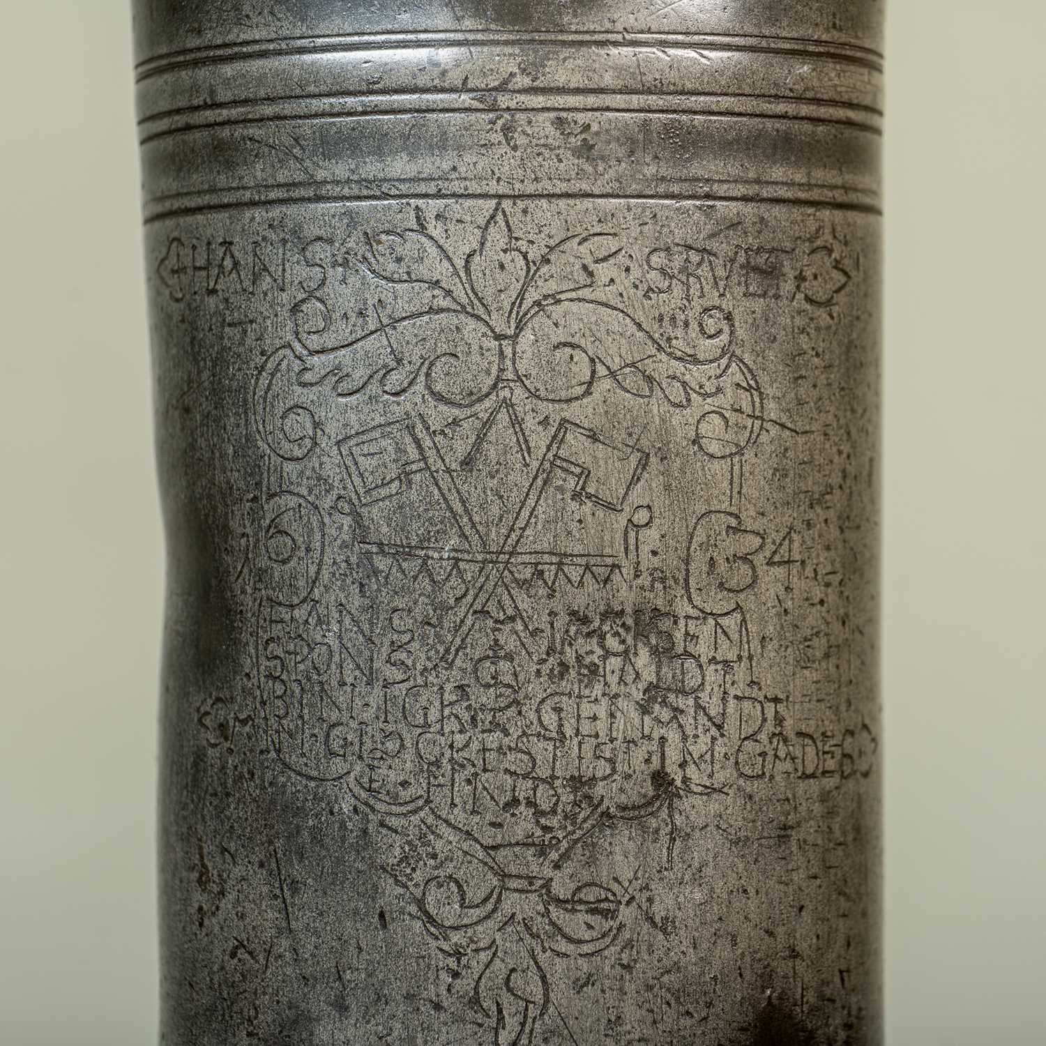An antique continental pewter lidded tankard, possibly 18th Century Dutch, with crest and - Image 10 of 18