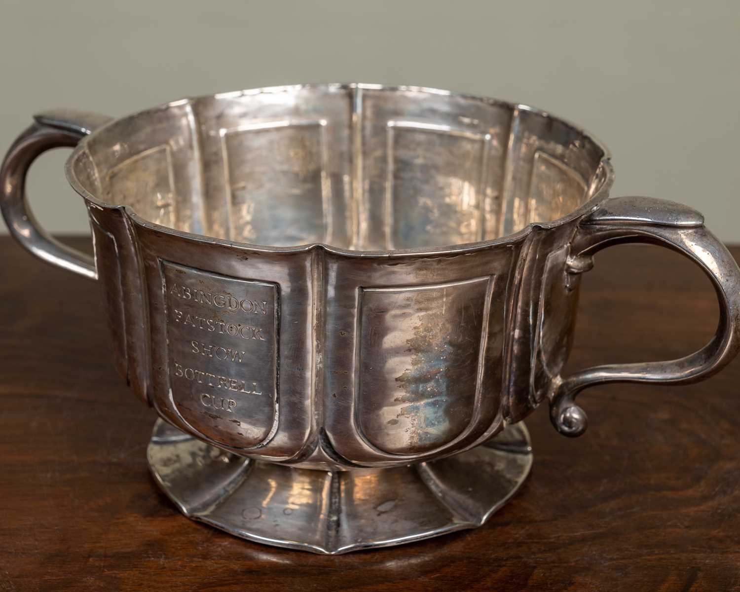 An Edwardian silver trophy cup, the 'Abingdon Fatstock Show Botterell Cup', marks for London 1904 - Image 2 of 5