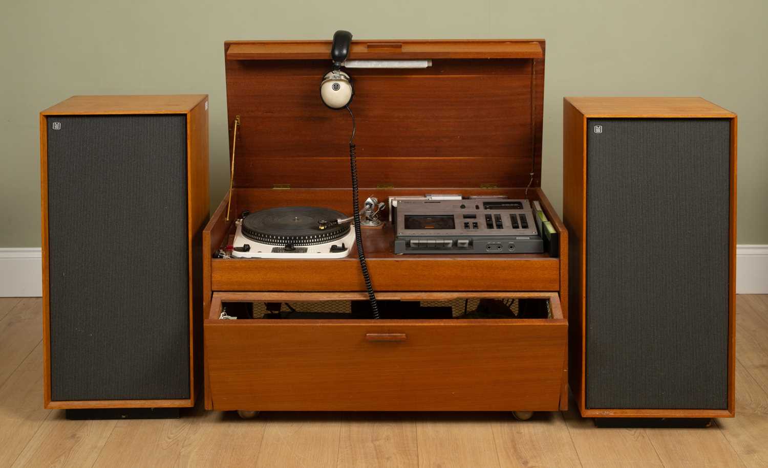 A Quad FM II Tuner together with a Quad 33, an Aiwa Stereo Cassette Deck AD-2000 and a Garrard Model