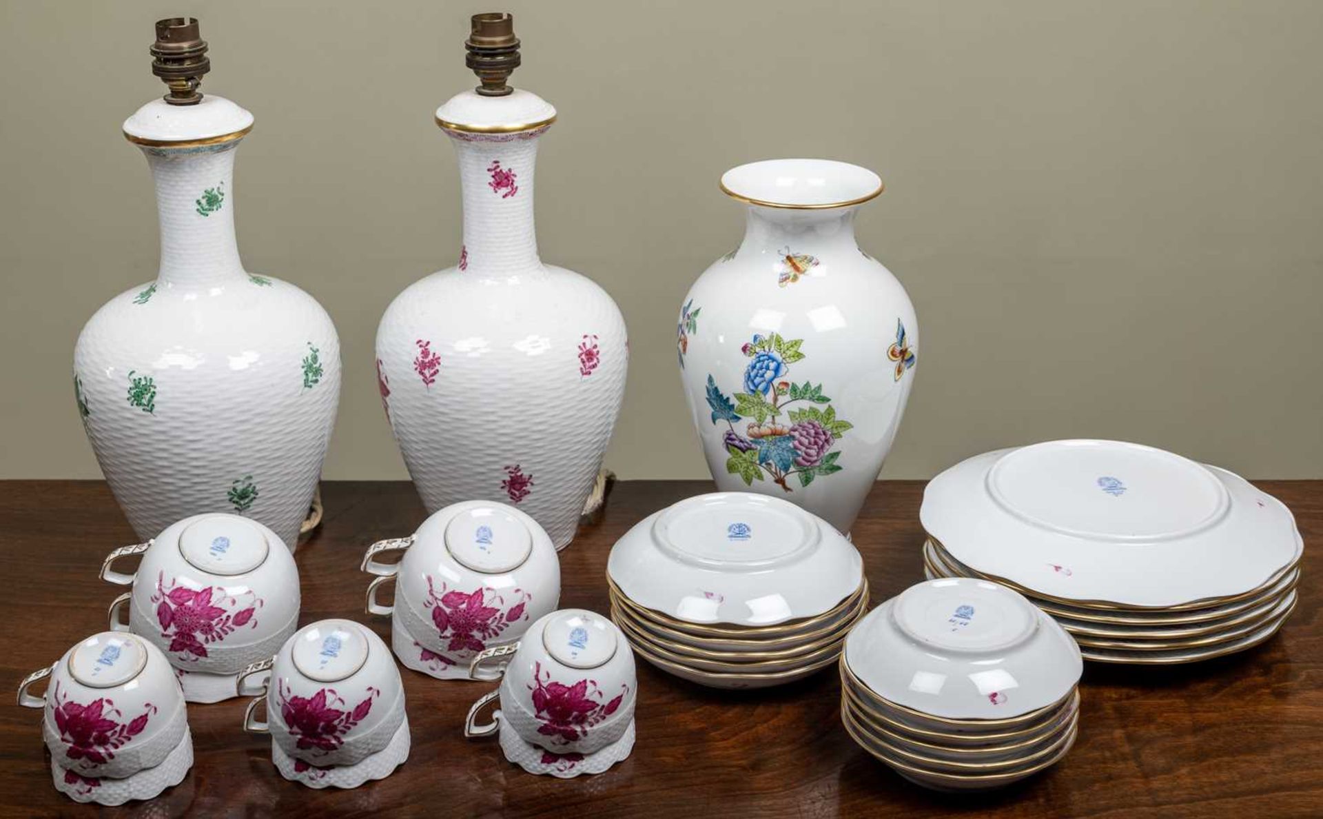 A group of Herend porcelain consisting of six espresso cups and saucers, four teacups and six - Image 2 of 2