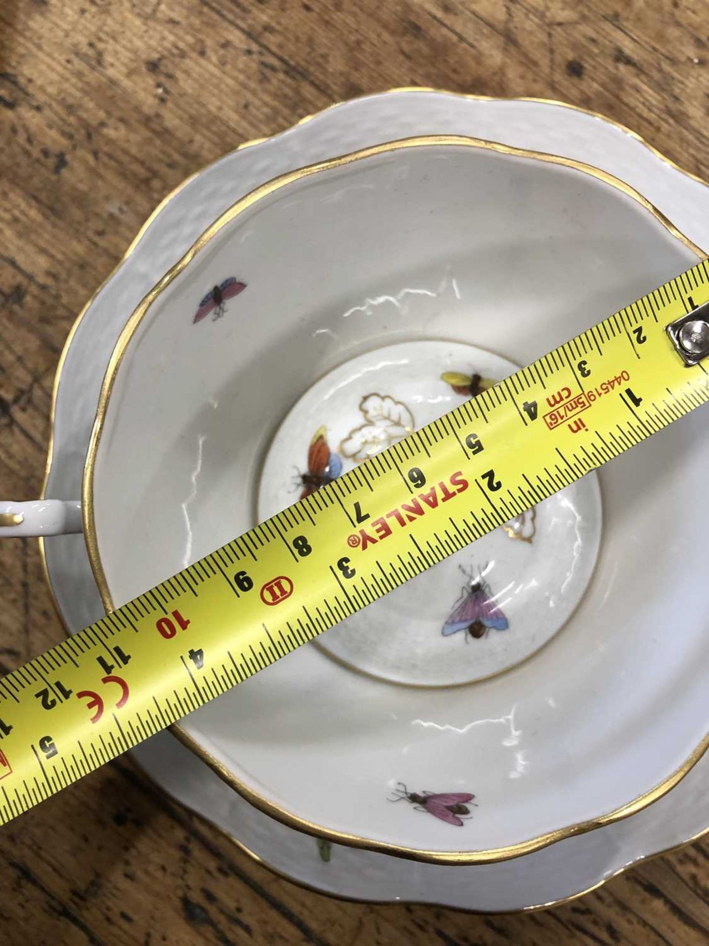 A Hungarian Herend porcelain part dinner service decorated with birds and butterflies and with a - Image 7 of 9