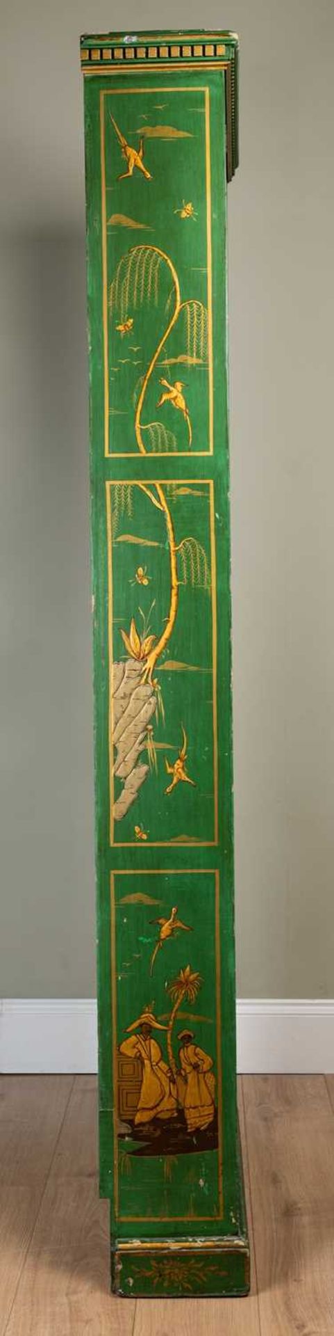A contemporary Chinese style chinoiserie and green lacquered bookcase the side panels decorated with - Image 3 of 3
