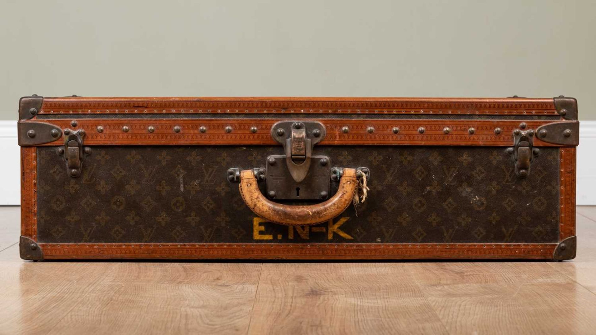 A vintage Louis Vuitton suitcase, early 20th century, with leather carrying handle, the lock - Image 6 of 11