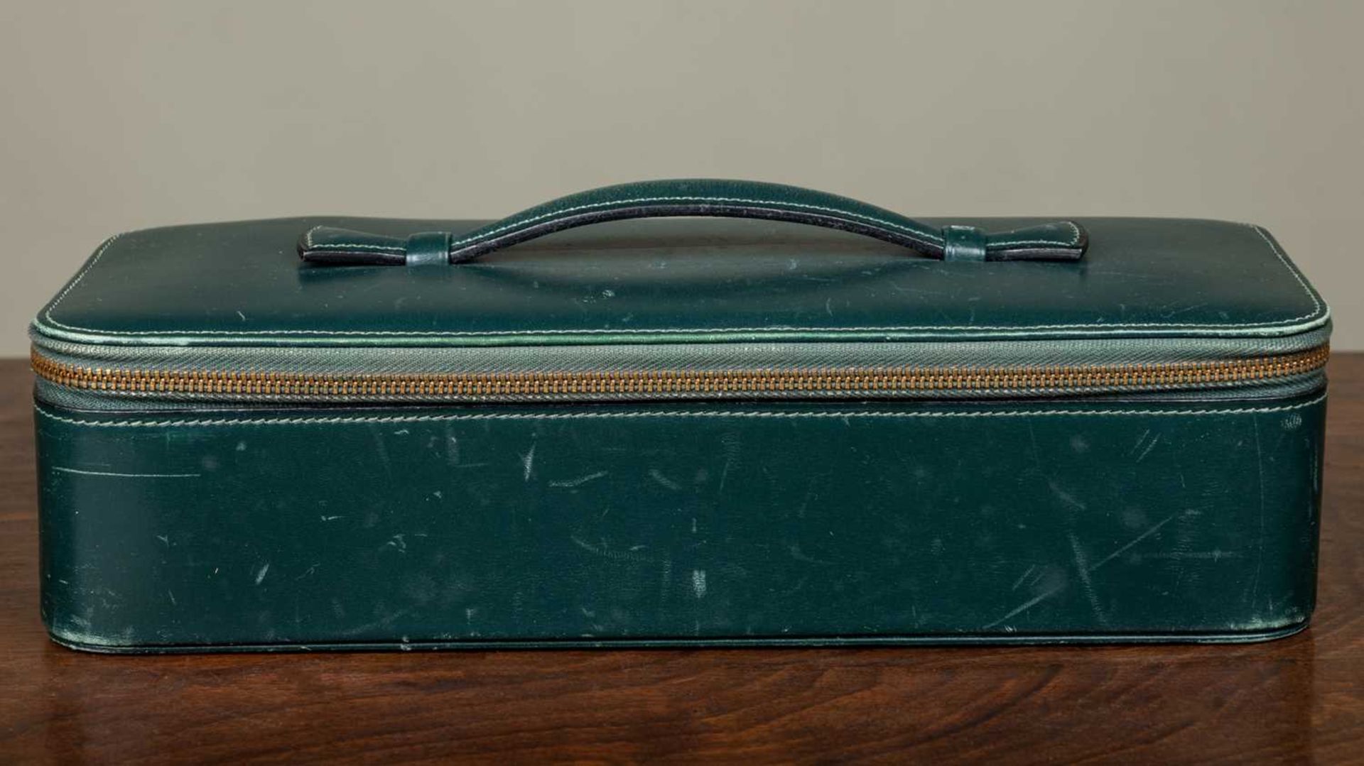 A Hermès 'Kelly' green leather handbag and matching jewellery case, the bag 33cm wide at the base - Image 3 of 18