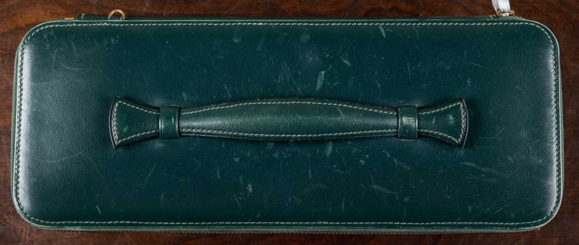 A Hermès 'Kelly' green leather handbag and matching jewellery case, the bag 33cm wide at the base - Image 17 of 18