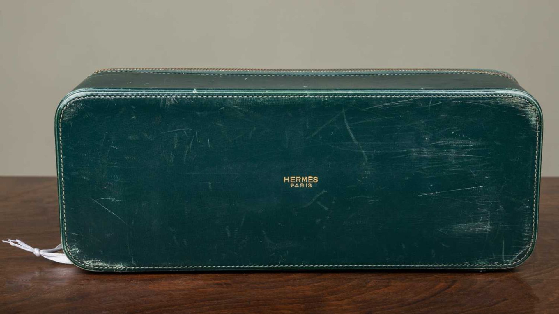 A Hermès 'Kelly' green leather handbag and matching jewellery case, the bag 33cm wide at the base - Image 14 of 18