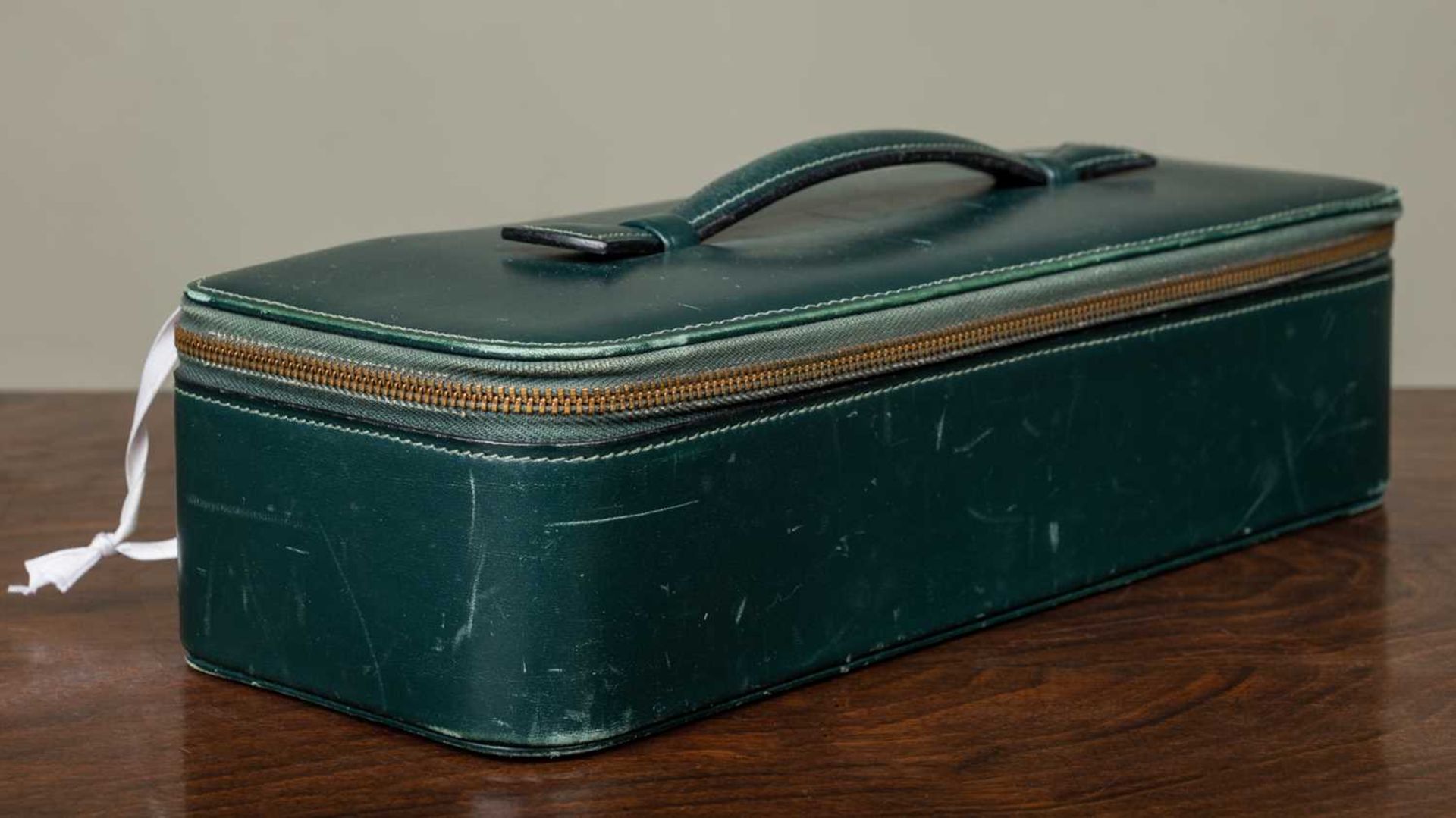 A Hermès 'Kelly' green leather handbag and matching jewellery case, the bag 33cm wide at the base - Image 12 of 18