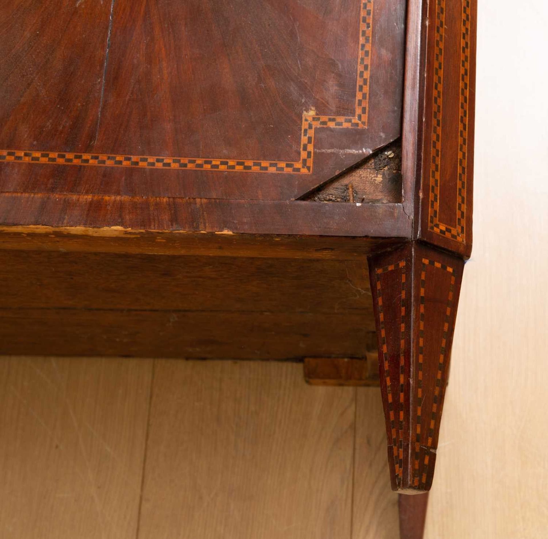 A continental mahogany side cabinet with decorative inlay to the doors and sides to include - Image 4 of 6