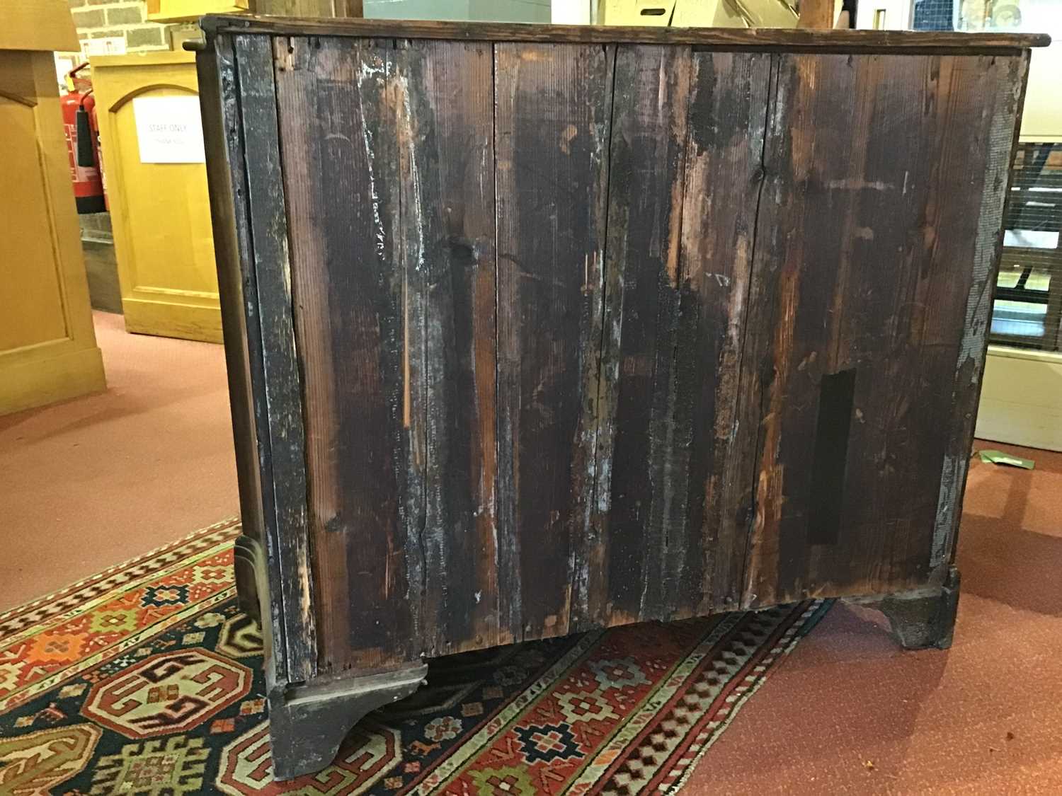 A George III mahogany serpentine chest of four long graduated drawers having brass swan neck handles - Image 9 of 25