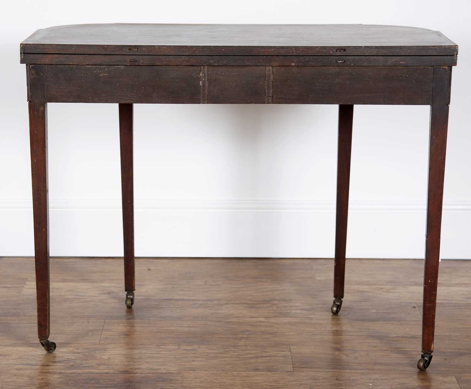 Mahogany tea table 19th Century, with satinwood crossbanded fold over top, on tapering legs, 94cm - Image 3 of 5