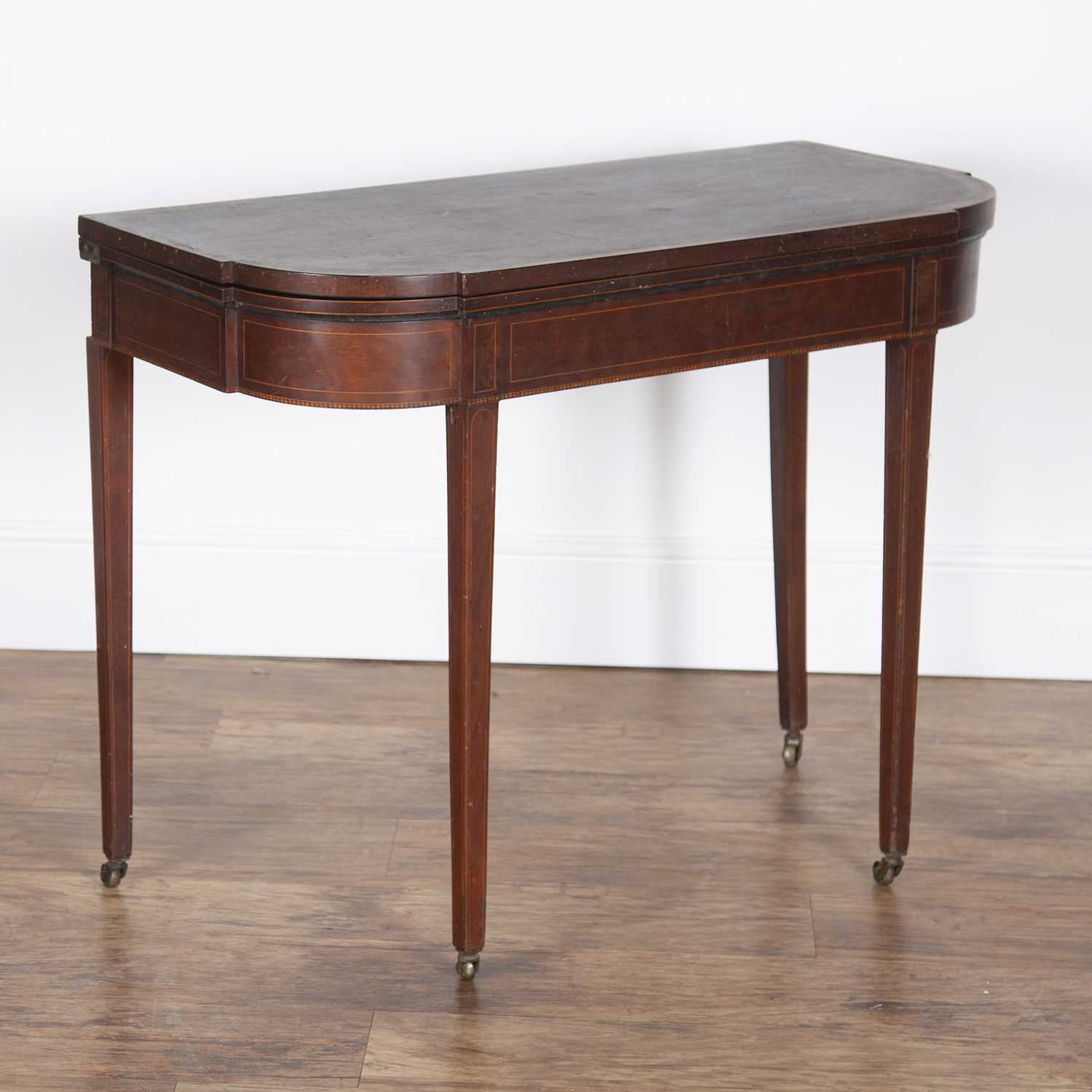 Mahogany tea table 19th Century, with satinwood crossbanded fold over top, on tapering legs, 94cm - Image 2 of 5