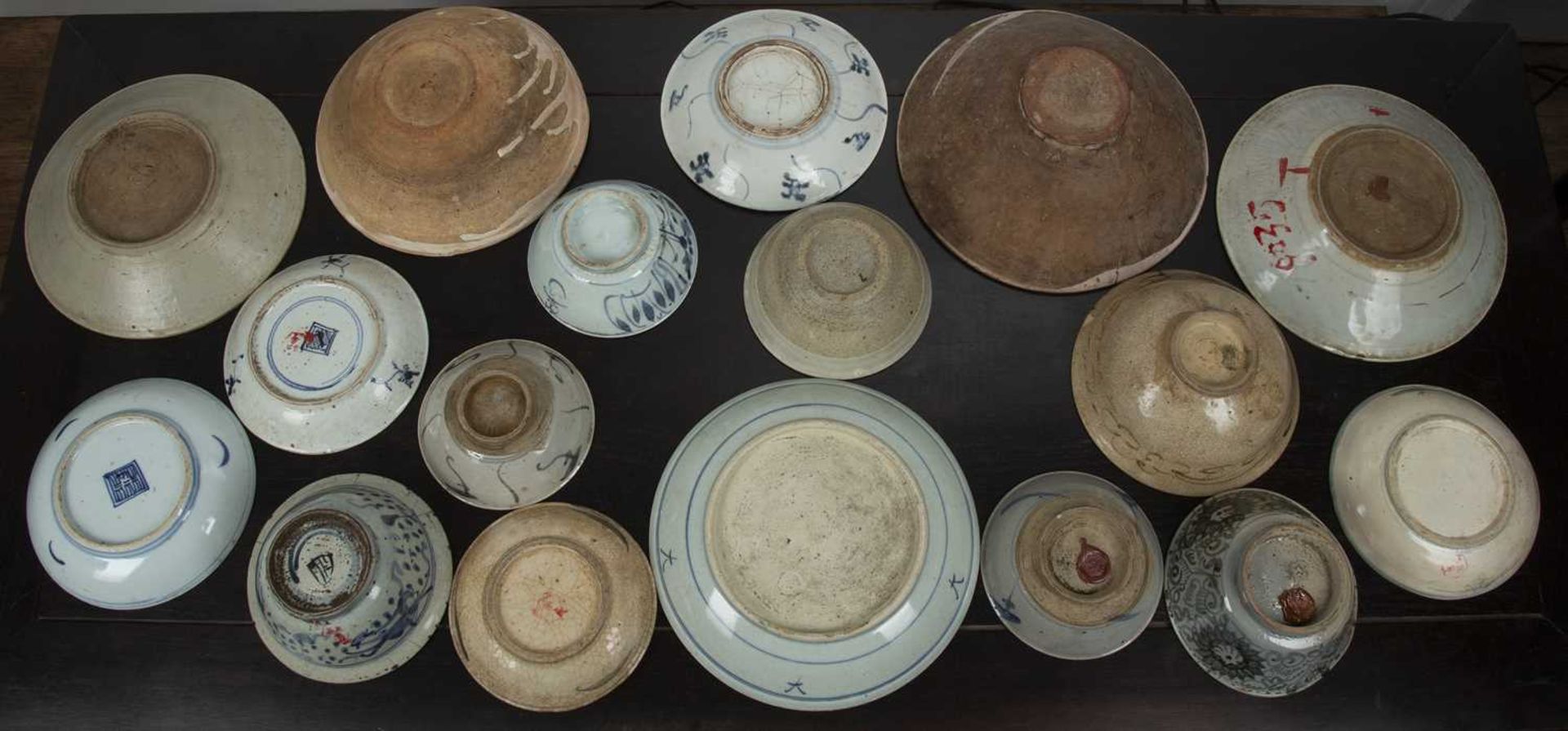 Group of seventeen pieces Chinese and Vietnamese to include various cargo bowls, provincial ware and - Bild 3 aus 3