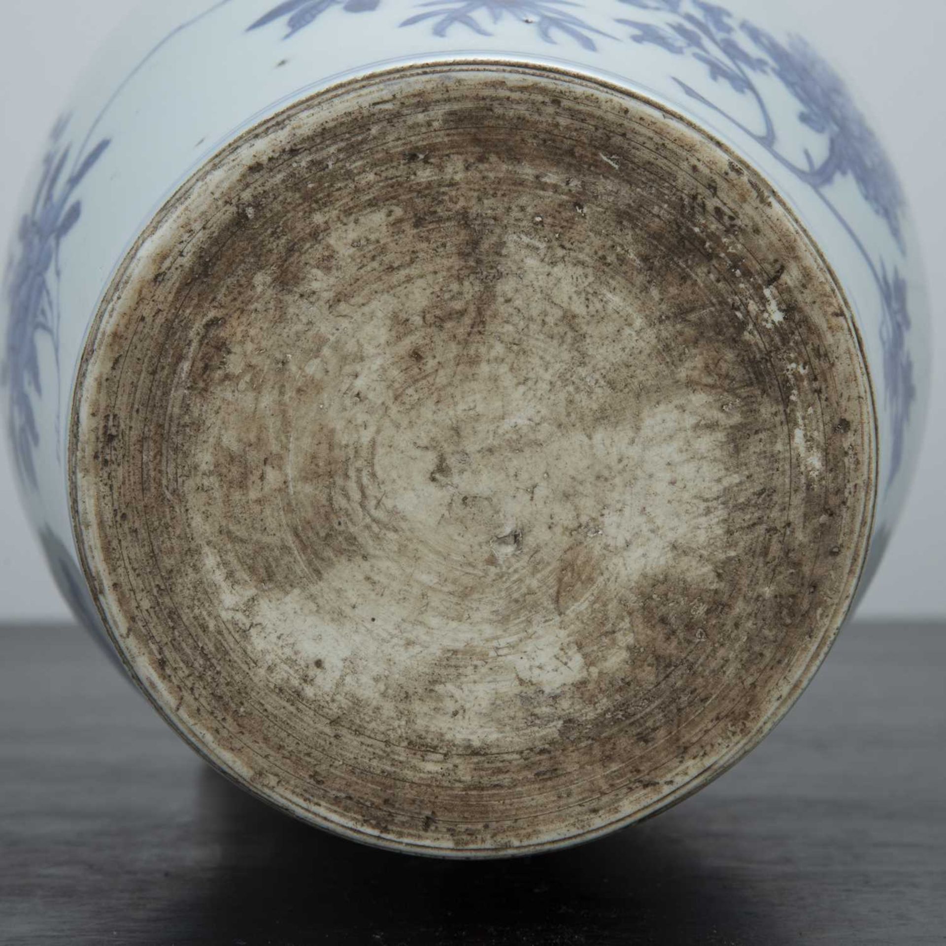 Blue and white vase Chinese of transitional style, the compressed globular body rising to a tall - Bild 3 aus 6