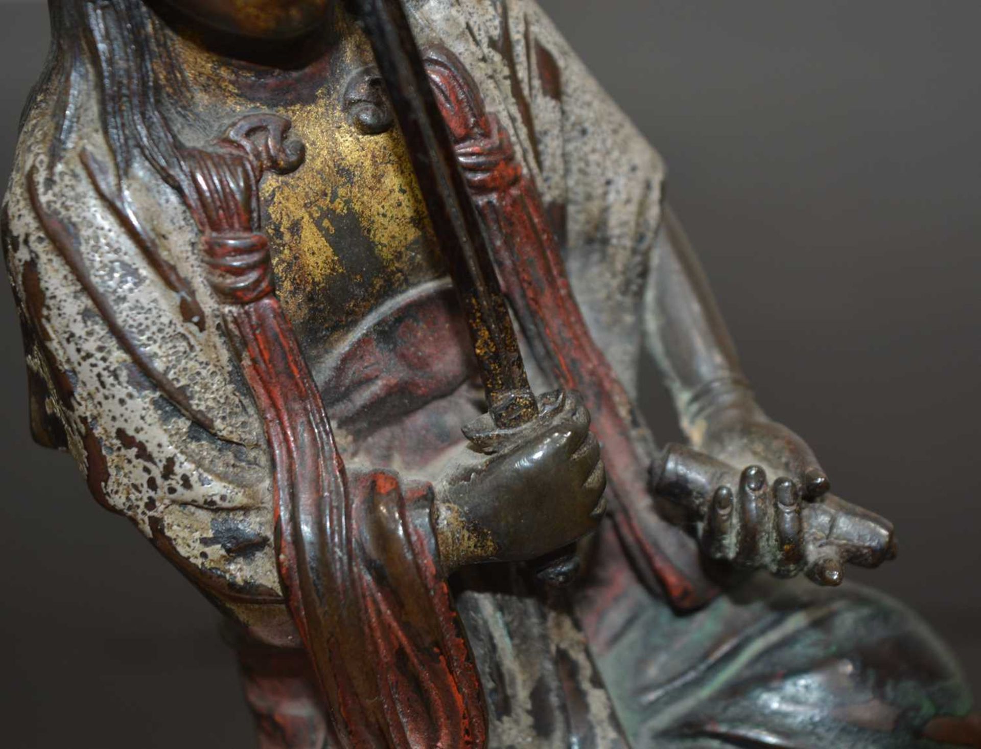 Bronze figure of a seated Boddhisattva Japanese, early Edo holding a sword in her right-hand - Image 6 of 6