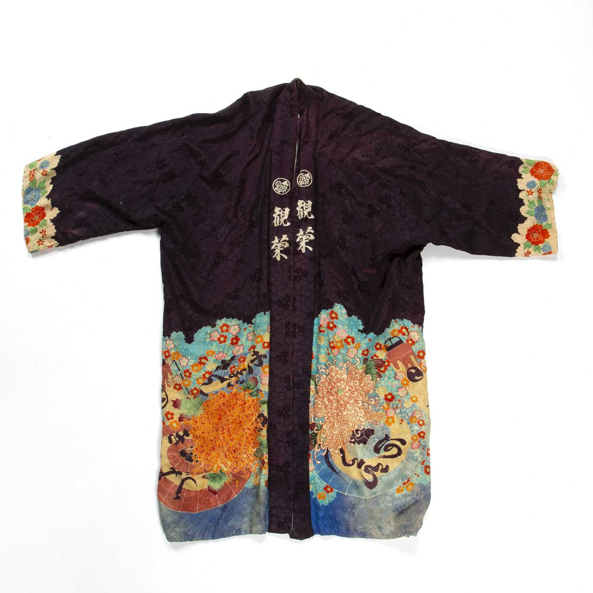 Haori jacket or coat Japanese, Late 19th/early 20th Century printed silk pattern with blue silk - Image 2 of 2