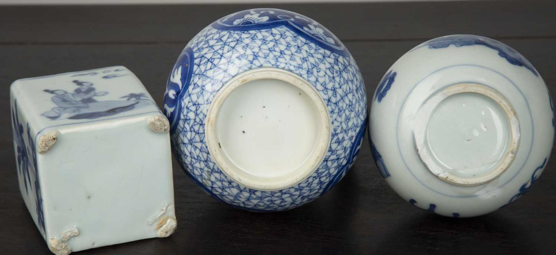 Group of blue and white ceramics Chinese, Kangxi, and later comprising of a Kangxi vase decorated - Image 3 of 3
