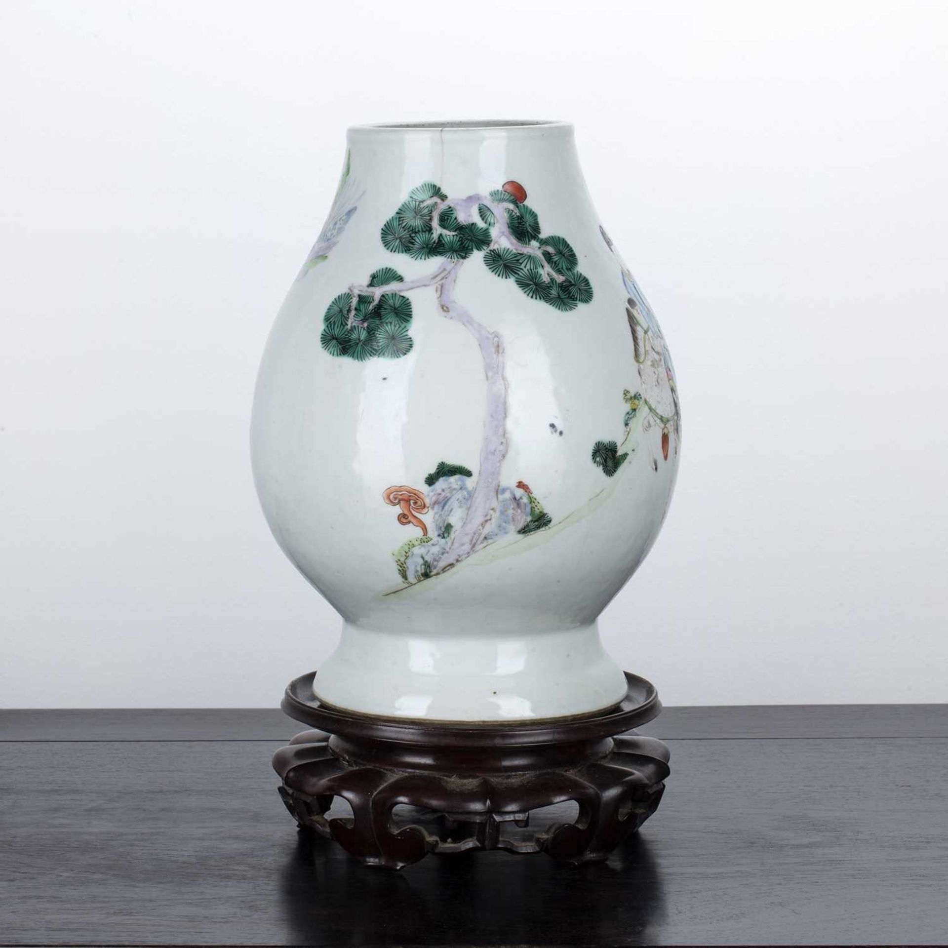 Ovoid porcelain vase Chinese, 19th Century painted in famille rose enamels with a hand drawn - Bild 2 aus 4