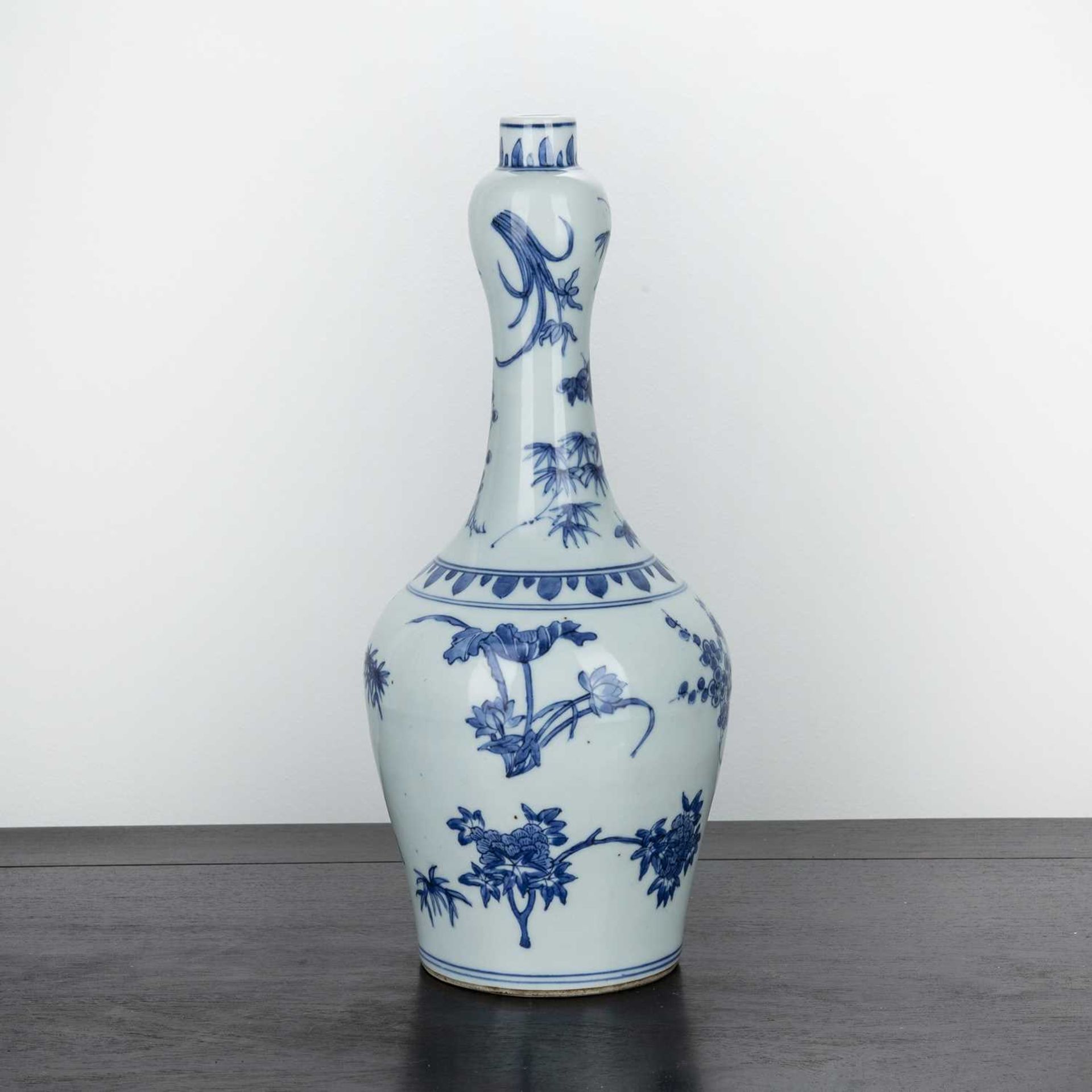 Blue and white vase Chinese of transitional style, the compressed globular body rising to a tall - Bild 2 aus 6
