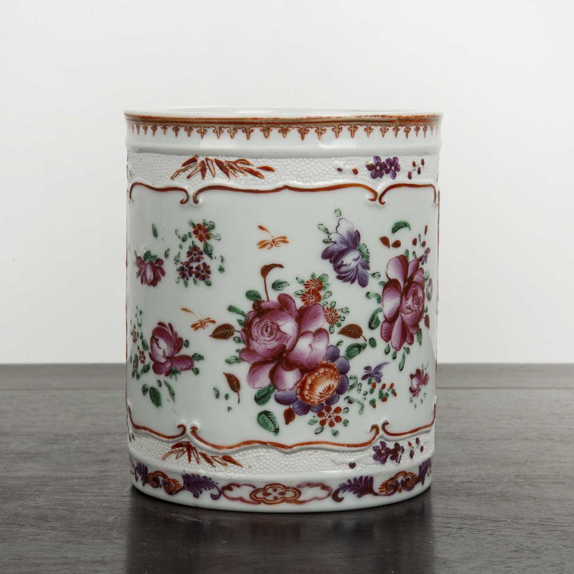 Famille rose tankard Chinese with raised decoration, with panels of flowers, the handle stylised - Image 2 of 5