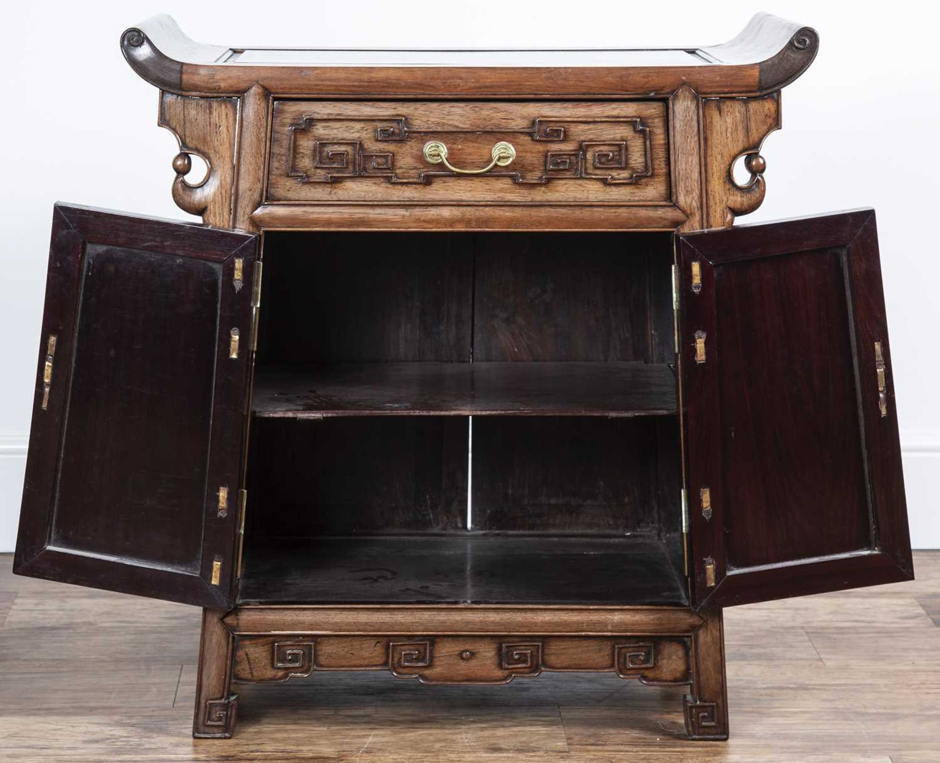 Carved 'Ming' style cabinet Chinese, 19th Century fitted with a drawer and cupboards below, and with - Bild 6 aus 6