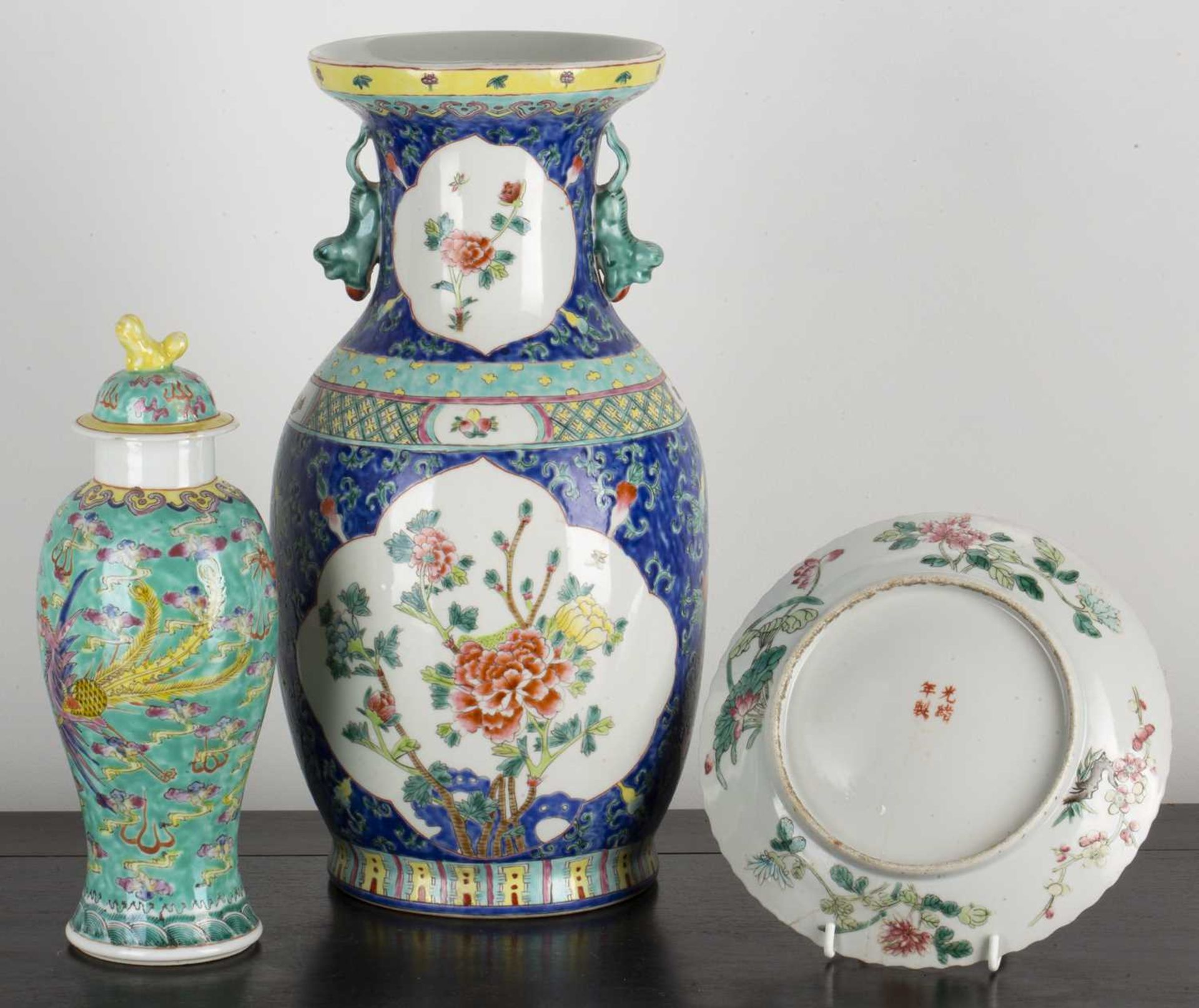 Group of three Nonya and other pieces Chinese, Malacca Straits to include a green ground vase and - Bild 2 aus 6
