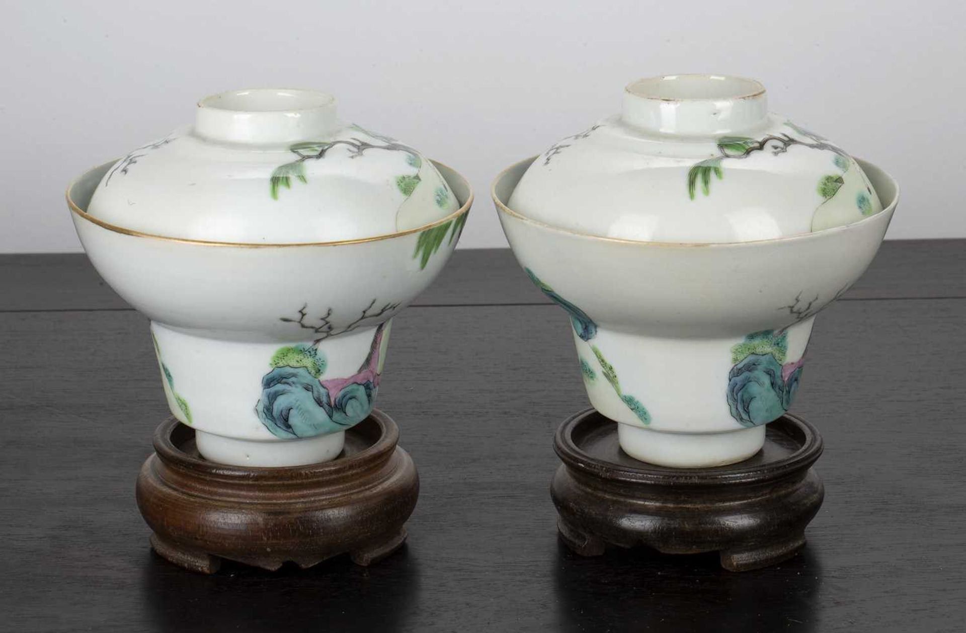Pair of bowls and covers Chinese, 19th Century painted in enamels with horses, each piece with a - Bild 2 aus 5