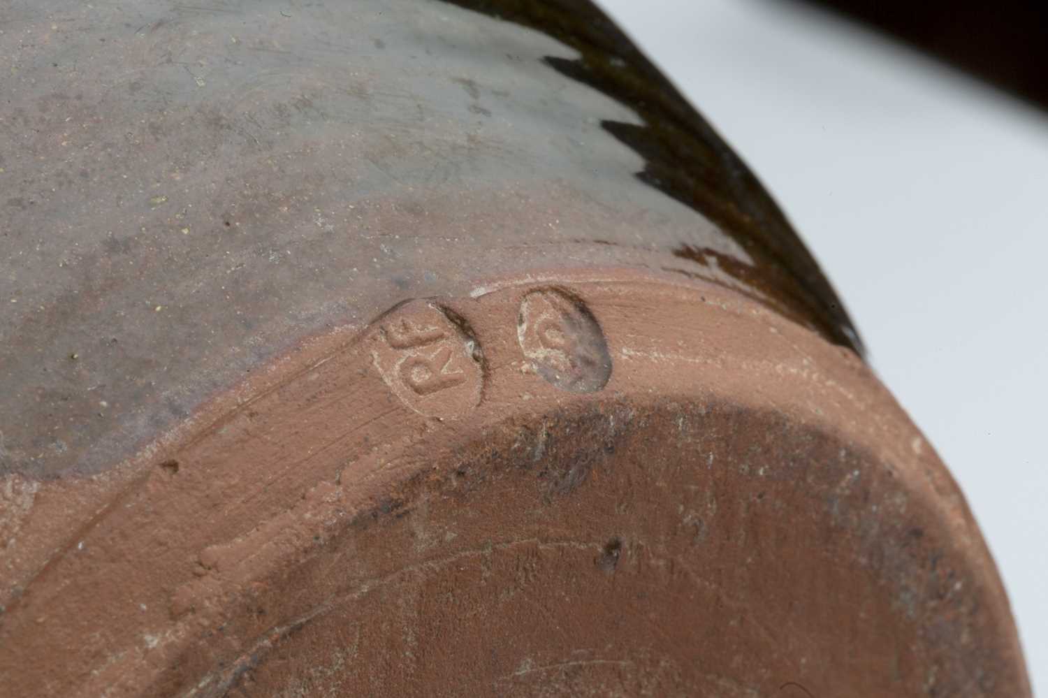 Ray Finch (1914-2012) at Winchcombe Pottery Vase slipware, with green fountain motifs on tenmoku - Image 3 of 3