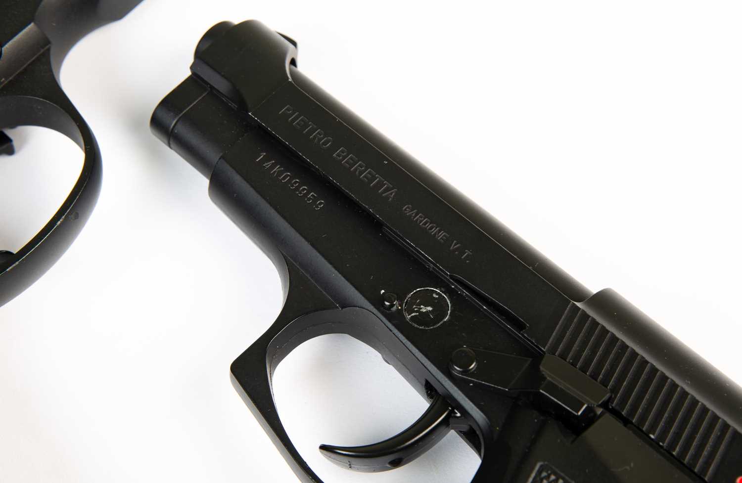 A Pietro Beretta Gardone V.T. Co2 air pistol, .177 caliber, serial number 18G06054 together with a - Image 3 of 3